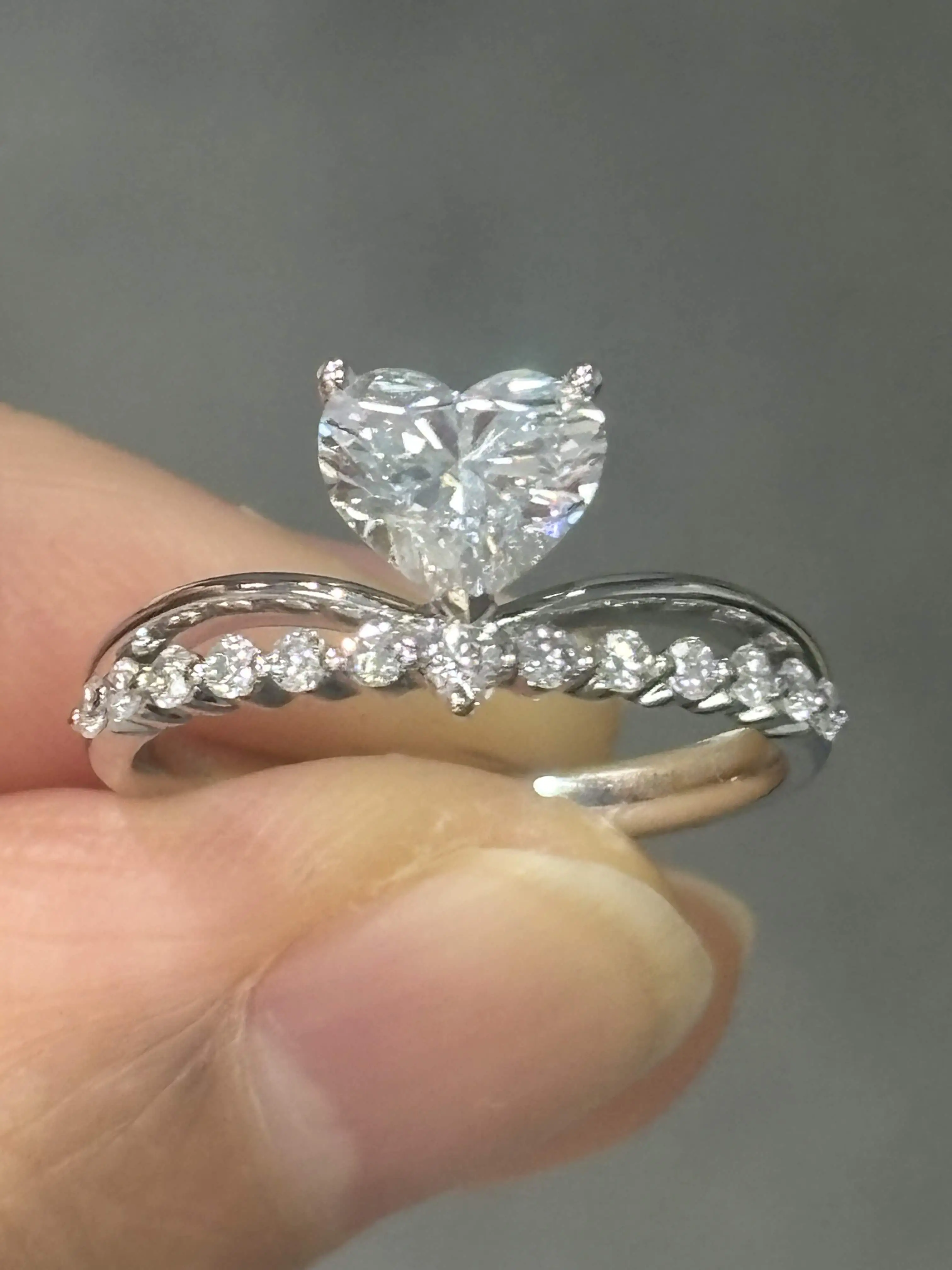 18k lab diamonds ring Diamond-encrusted ring 1.048ct heart CVD Customized ring 1