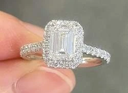 Emerald diamond rings 1.209ct pave the way with diamonds Platinum rings with IGI certification 1