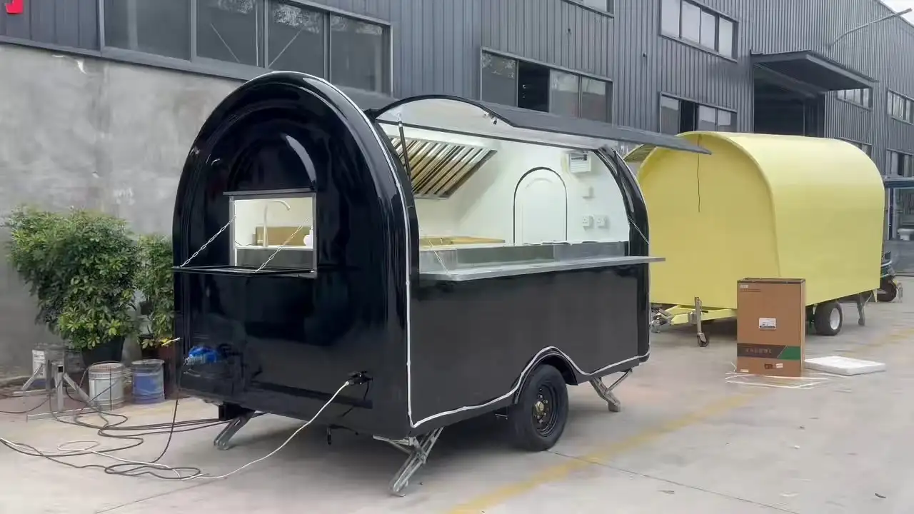 مقطورة طعام سوداء ذات محور واحد مع لمسات LED ومحطة تقديم منحنية 1