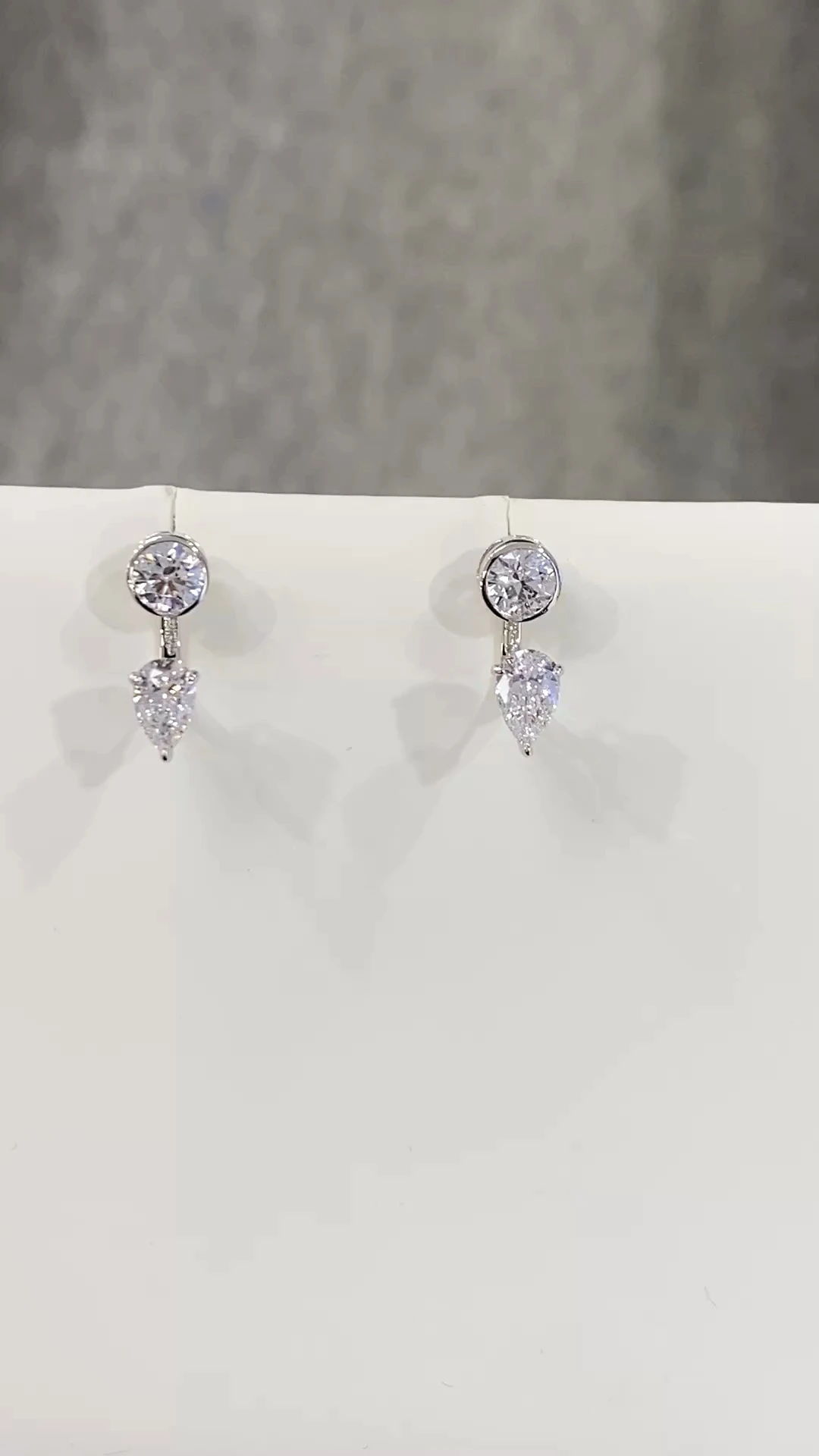 Lab Diamonds Earrings Platinum 1.024ct Irregular-shaped stud earrings with IGI certification 1