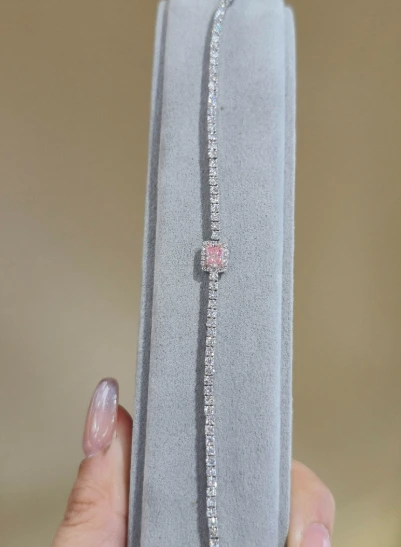 Dazzling 18ct White Gold Lab Pink Radiant Diamond Bracelet Brilliant Halo Design for Luxury Daily Wear 1