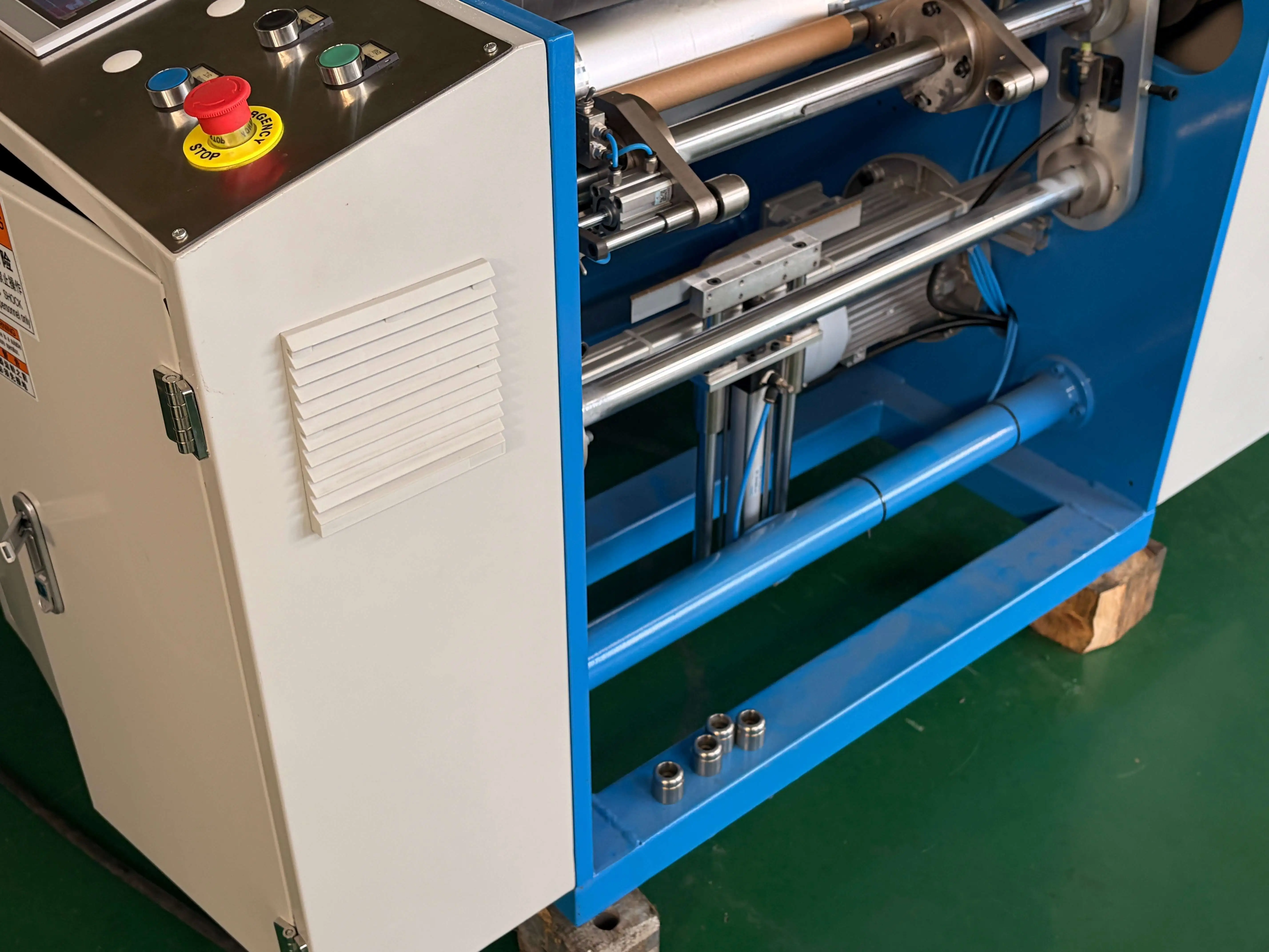 آلة لف الورق شبه الأوتوماتيكية LK-SR450 للبيع من المصنع، مصممة لتكون موثوقة، ومصممة لتكون بسيطة. 1