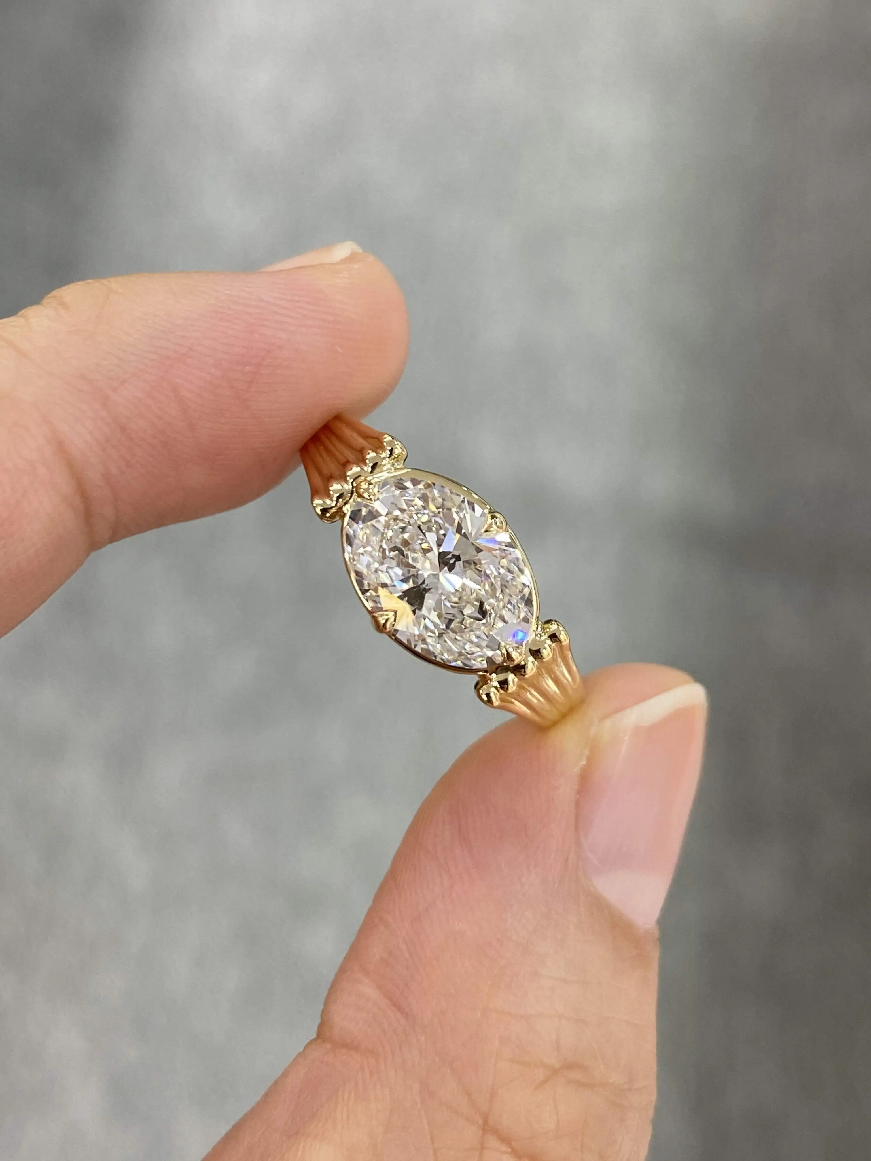 18k gold Lab Grown Diamond ring 2.13ct Retro wraparound oval ring with IGI certification 1