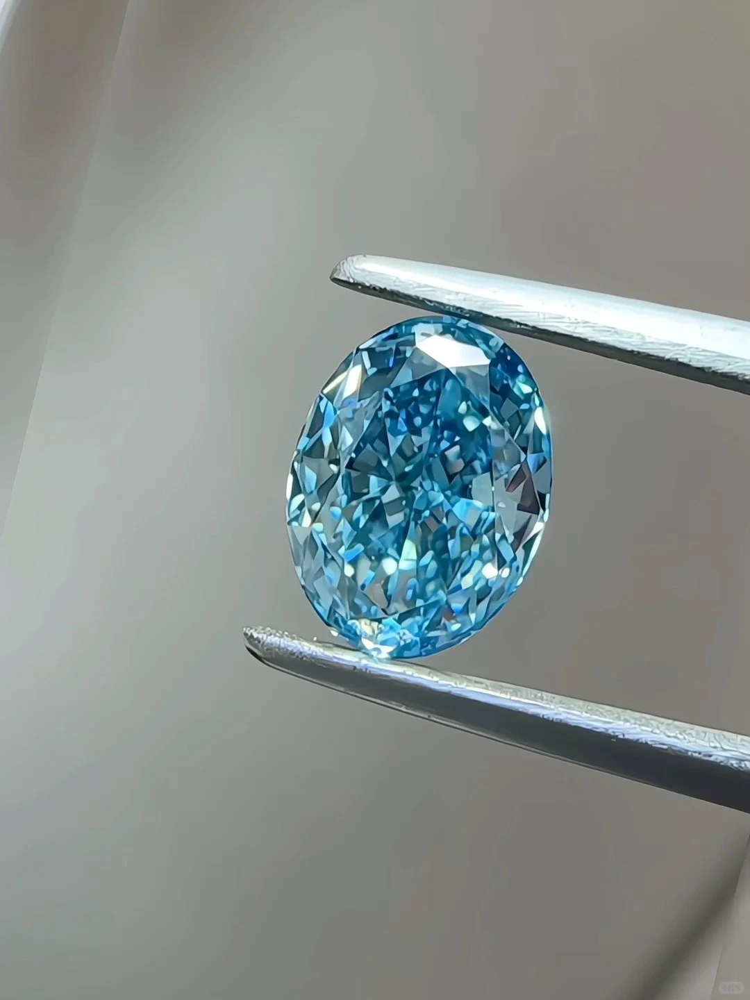 High-quality oval-cut blue laboratory-grown blue diamond, 2.13 carats, blue-colored diamond 1