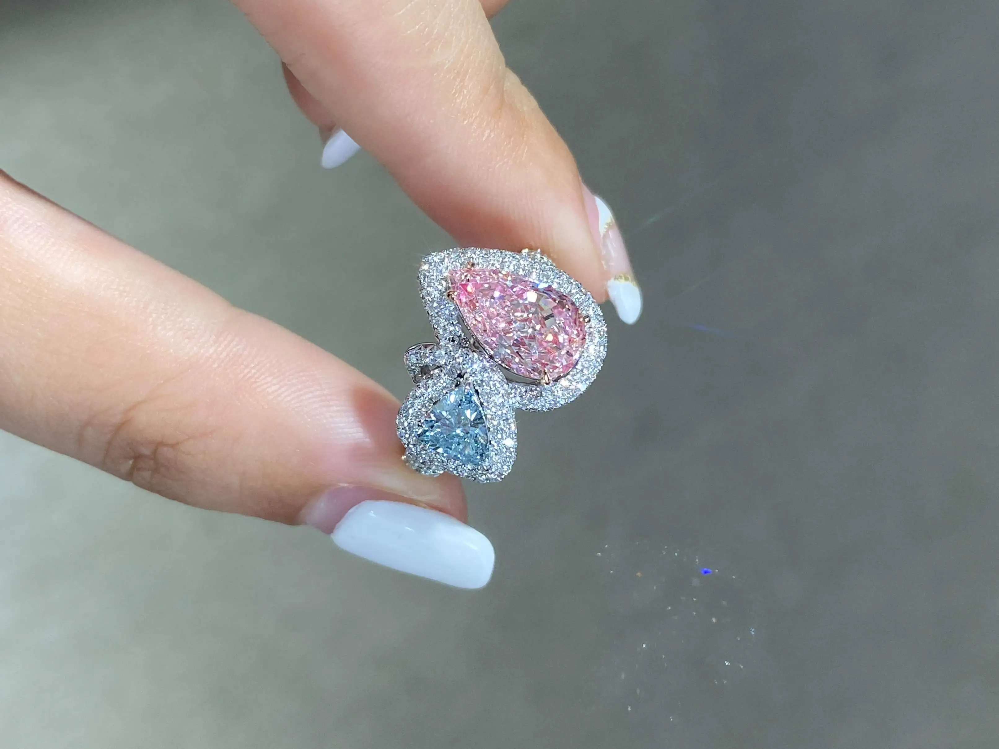 18k lab diamond ring 2.59ct Pear-shaped and triangular Luxurious custom ring 1