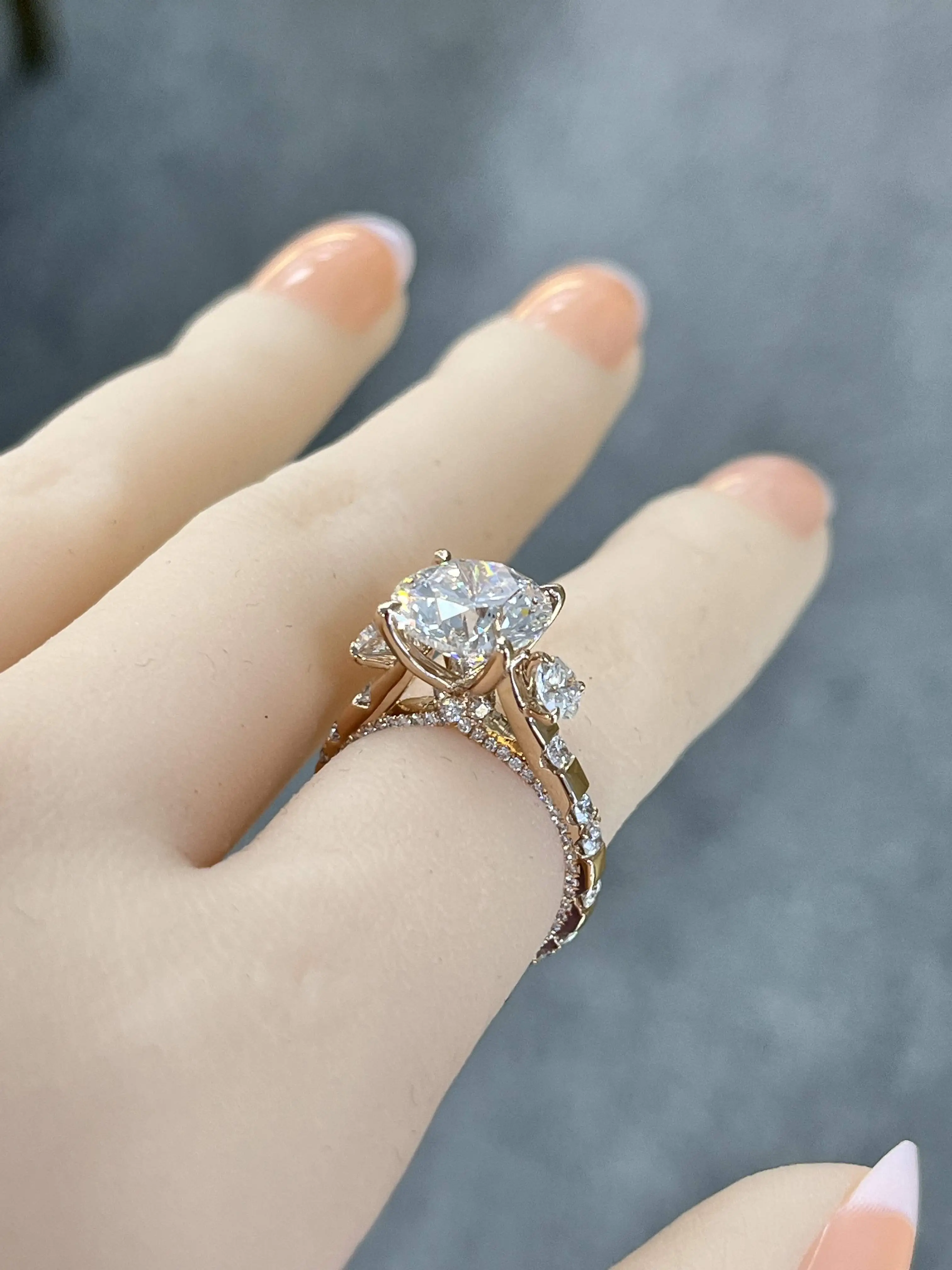 خاتم ألماس معملي عيار 18 قيراطًا، خاتم ألماس دائري عتيق، وزنه 3.11 قيراط، مرصع بحجر مكسر، حاصل على شهادة IGI 1