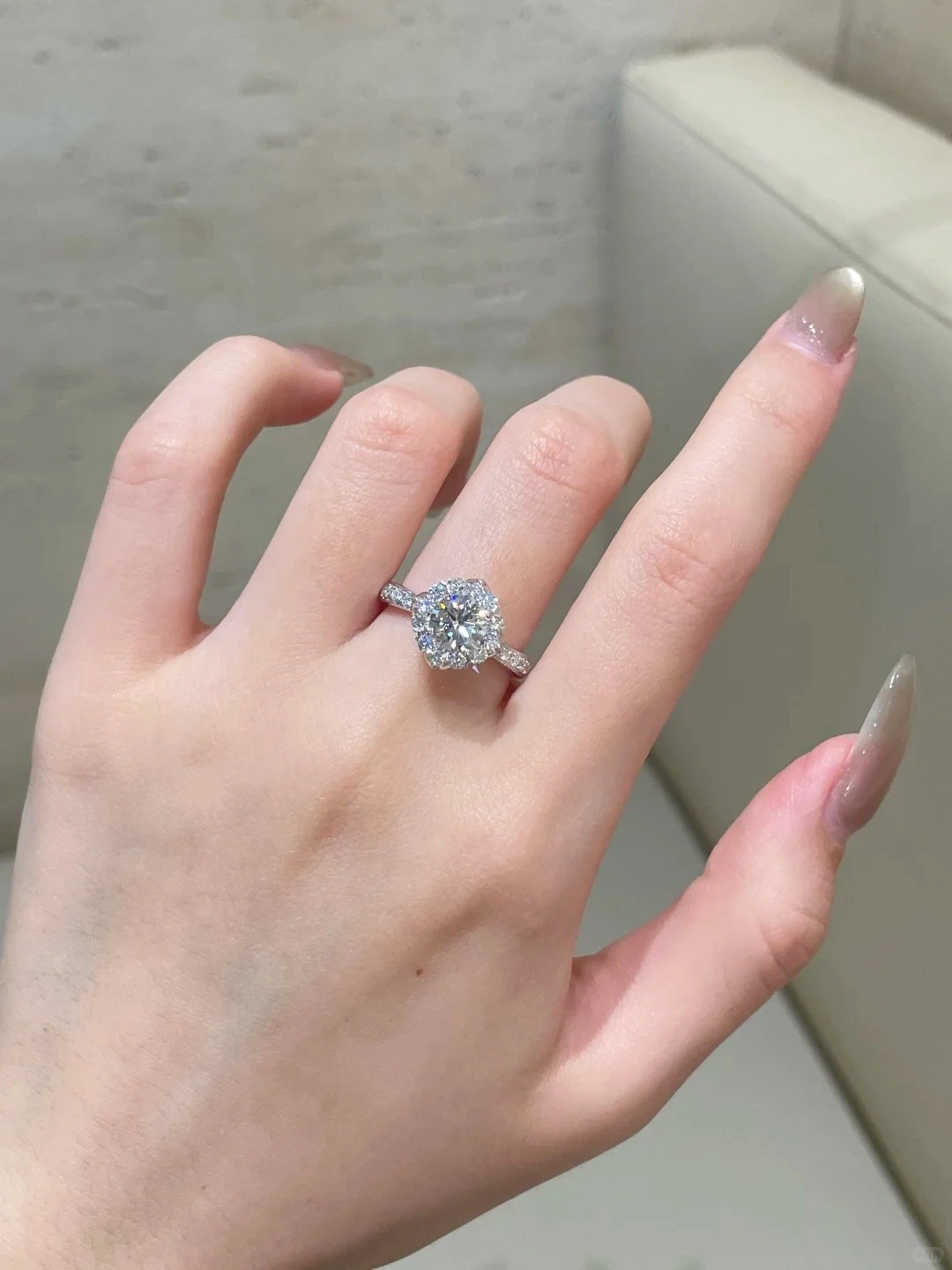 Anillo de joyería fina de oro blanco de 18 quilates con diamantes cultivados en laboratorio de talla brillante, redondos, claridad VVS 1