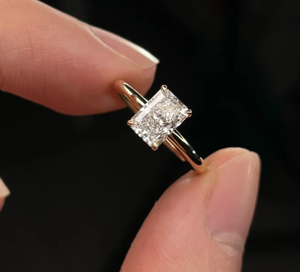 خاتم خطوبة فاخر من الذهب الأصفر عيار 18 قيراطًا من ZKZ Jewelry، مرصع بالألماس المزروع في المختبر، بتصميم أنيق 1