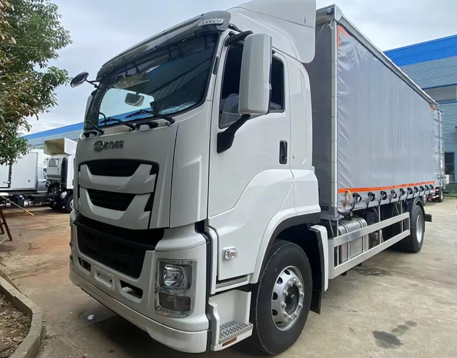 עבור איסוזו גיגה 4X2 240 כ"ס דיזל משאית כבדה חדשה עם הגה שמאלי צד וילון דלת מתגלגלת גדר מיכל מטען אחורי עמיד יעיל 5