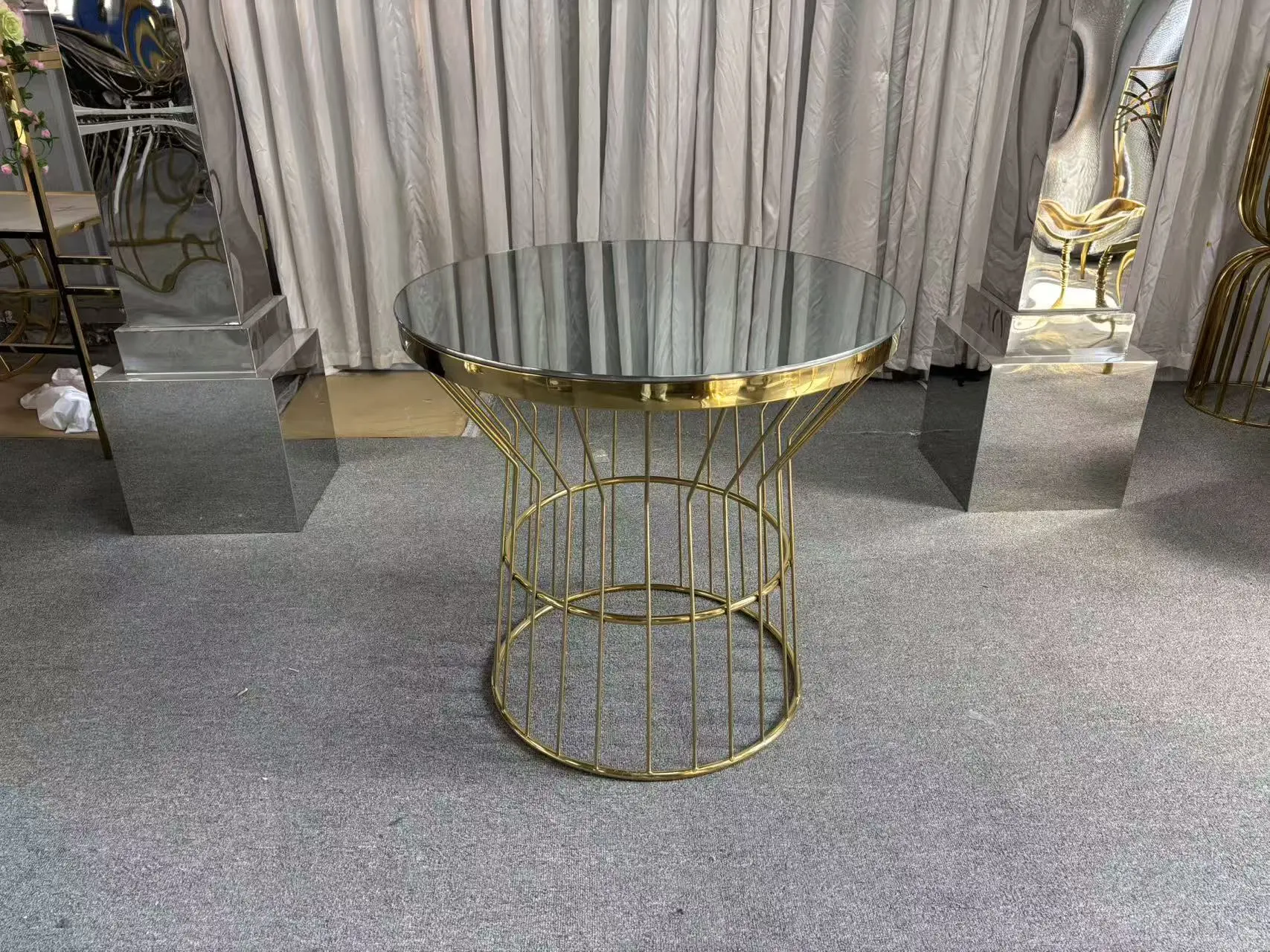 Golden hollowed-out frame stainless steel cake table, mirror glass round table, wedding banquet dessert display stand 1
