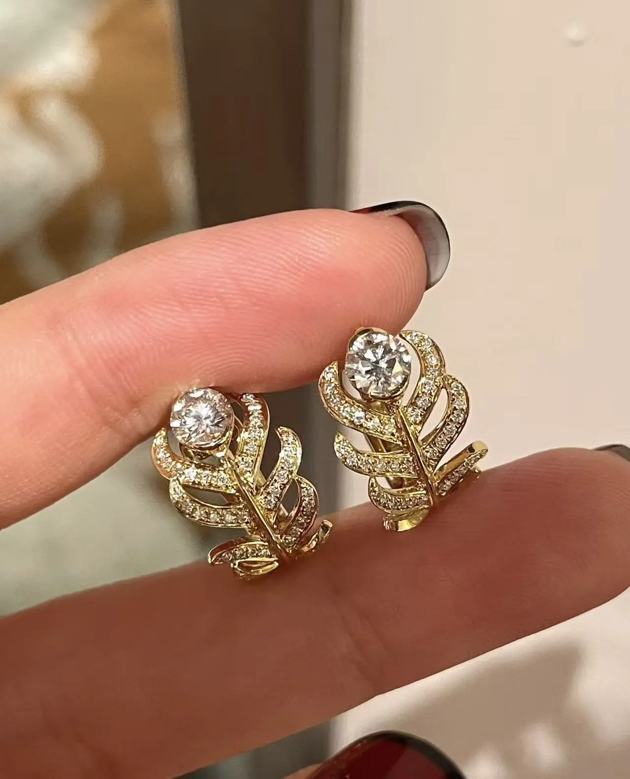 18k lab diamond earrings 2ct round earrings Feathered stud earrings studded with diamonds 1