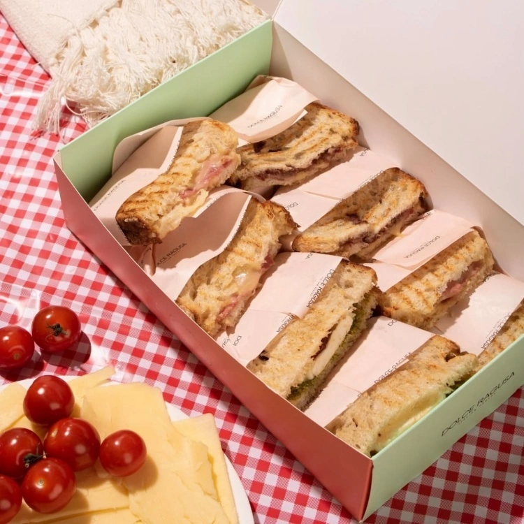 WELM Customized Logo Eco-friendly Food Grade Cake Biscuits Baking Cake Paper Boxes 1