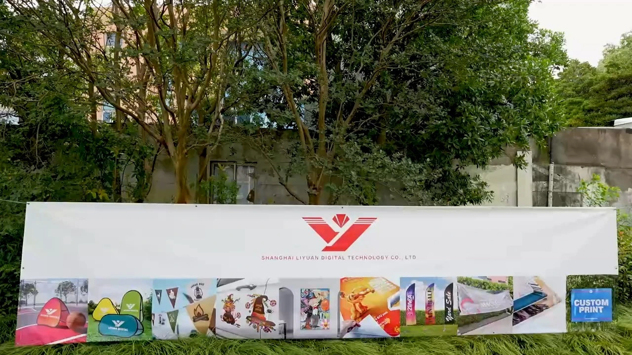 Individuell gestaltbares, wasserfestes und umweltfreundliches PVC-Vinylbanner für den Außenbereich – ideal für Werbeveranstaltungen und Geschäftsveranstaltungen. 1