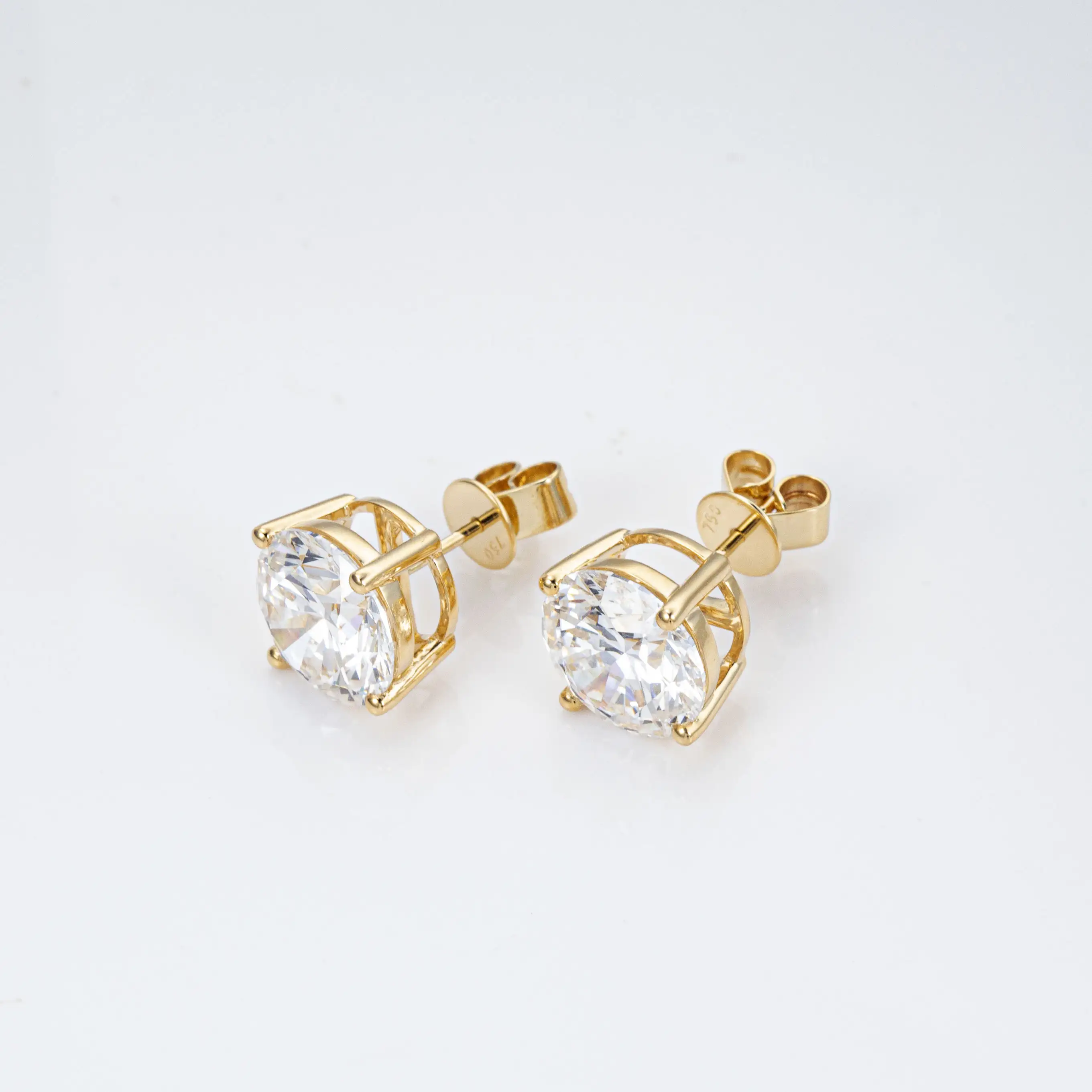 Brincos personalizados em ouro amarelo 14k com diamante redondo de 1 quilate, cor D, pureza VS1, certificado pelo IGI. 1