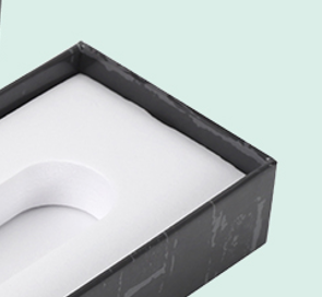 Maßgefertigte Luxus-Schiebebox für die Verpackung von E-Zigaretten-Kartuschen mit weißem EVA-Schaumstoffeinsatz vom Hersteller IPACK 3