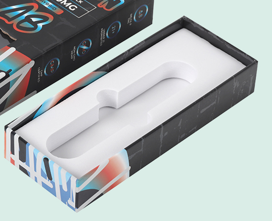 Maßgefertigte Luxus-Schiebebox für die Verpackung von E-Zigaretten-Kartuschen mit weißem EVA-Schaumstoffeinsatz vom Hersteller IPACK 4