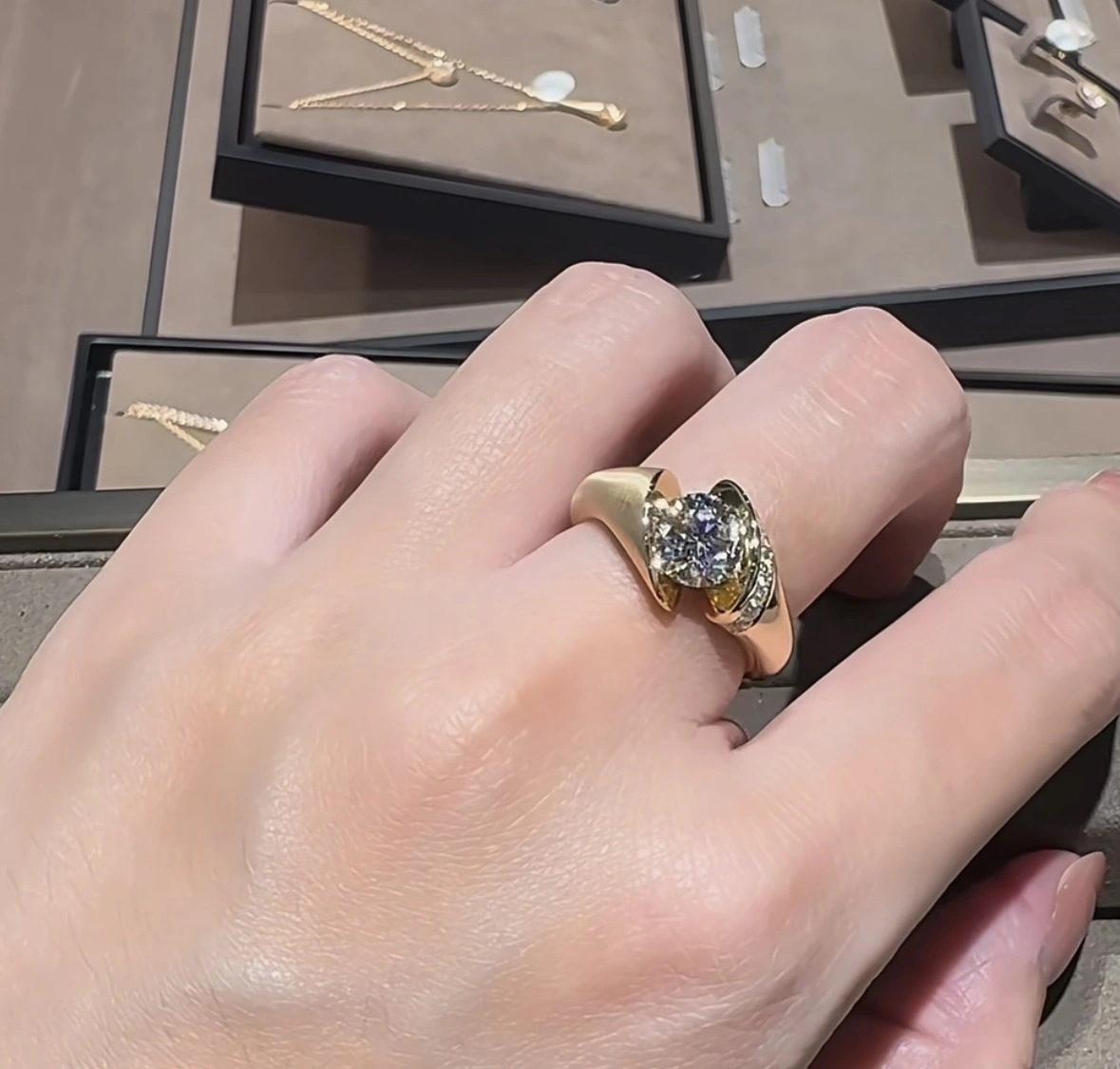 18K Lab Diamond Ring 2CT Round Cut Ring With side stones Customized ring IGI certification 1