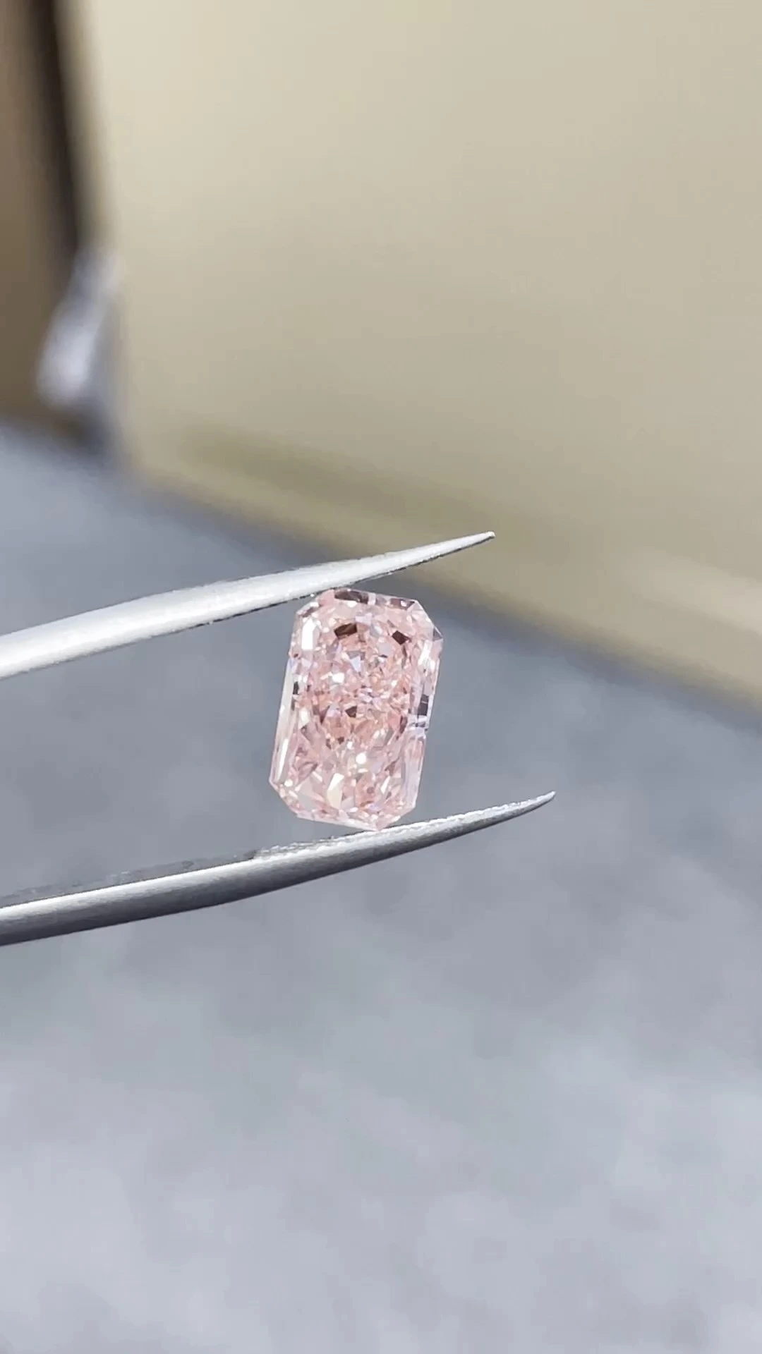 Diamante cultivado en laboratorio de 3,21 ct, talla radiante rosa intenso, claridad VVS2 1