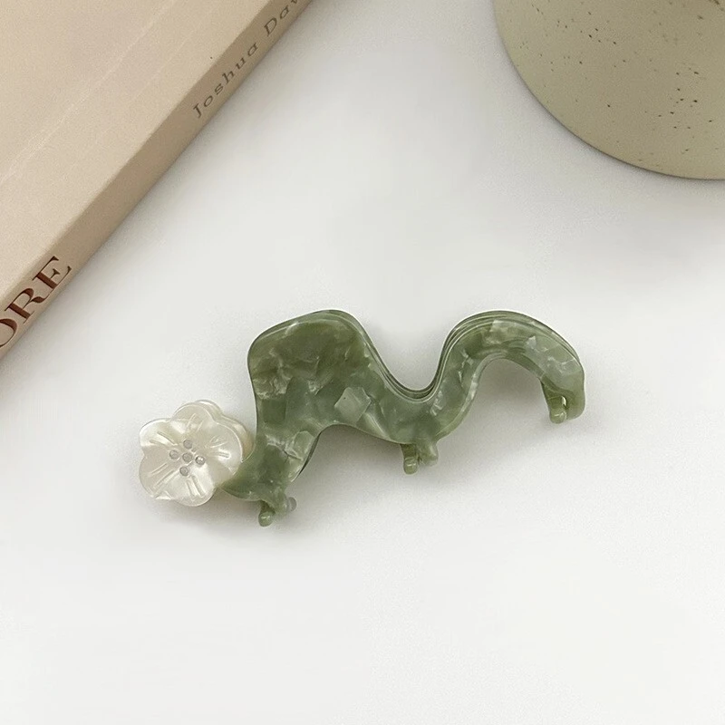 Acetate curved hair claw, geometric-shaped bun hair clip 1