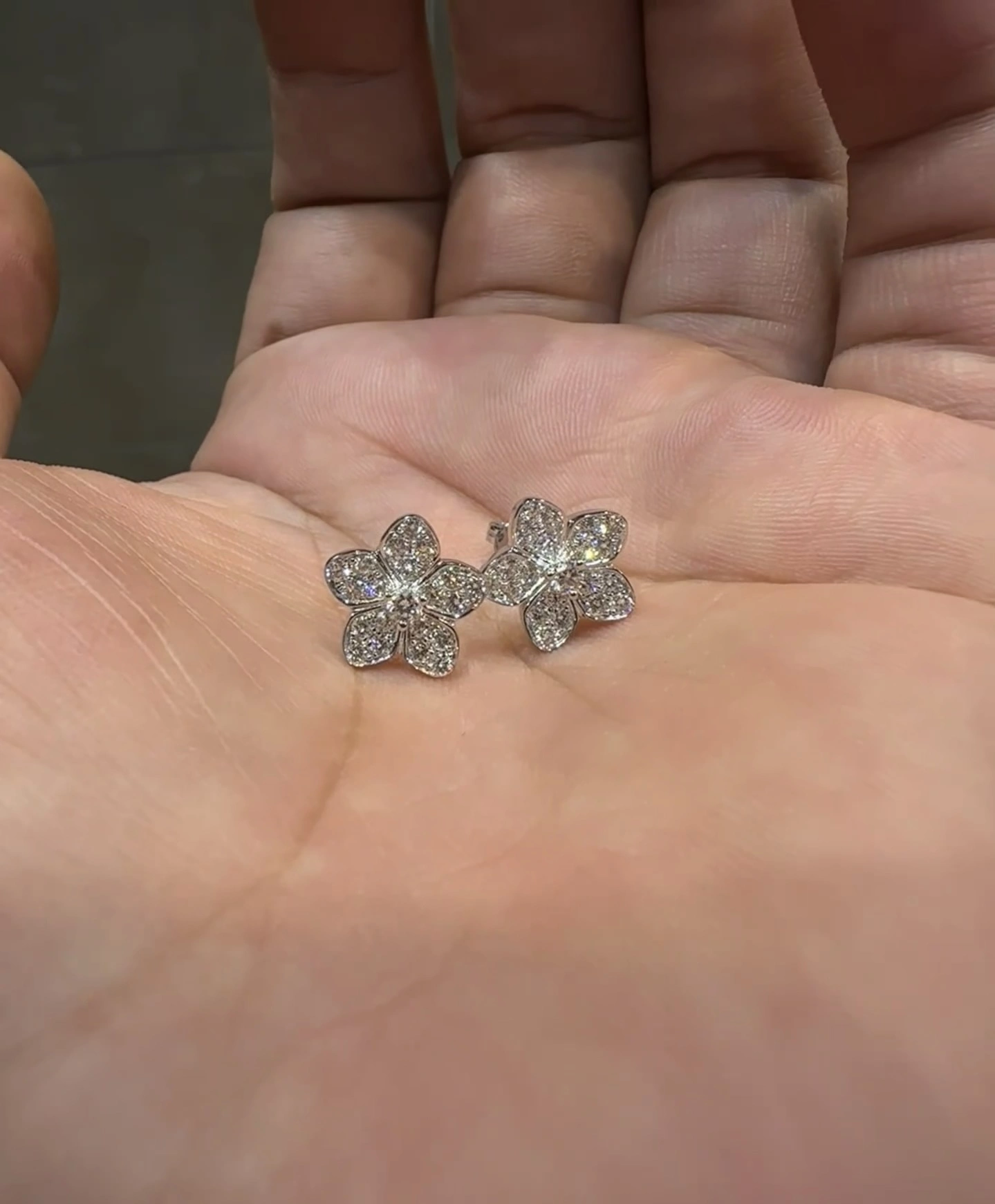 18K Lab Diamond Earrings Round diamond flower earrings Custom-made earrings VS CVD 1
