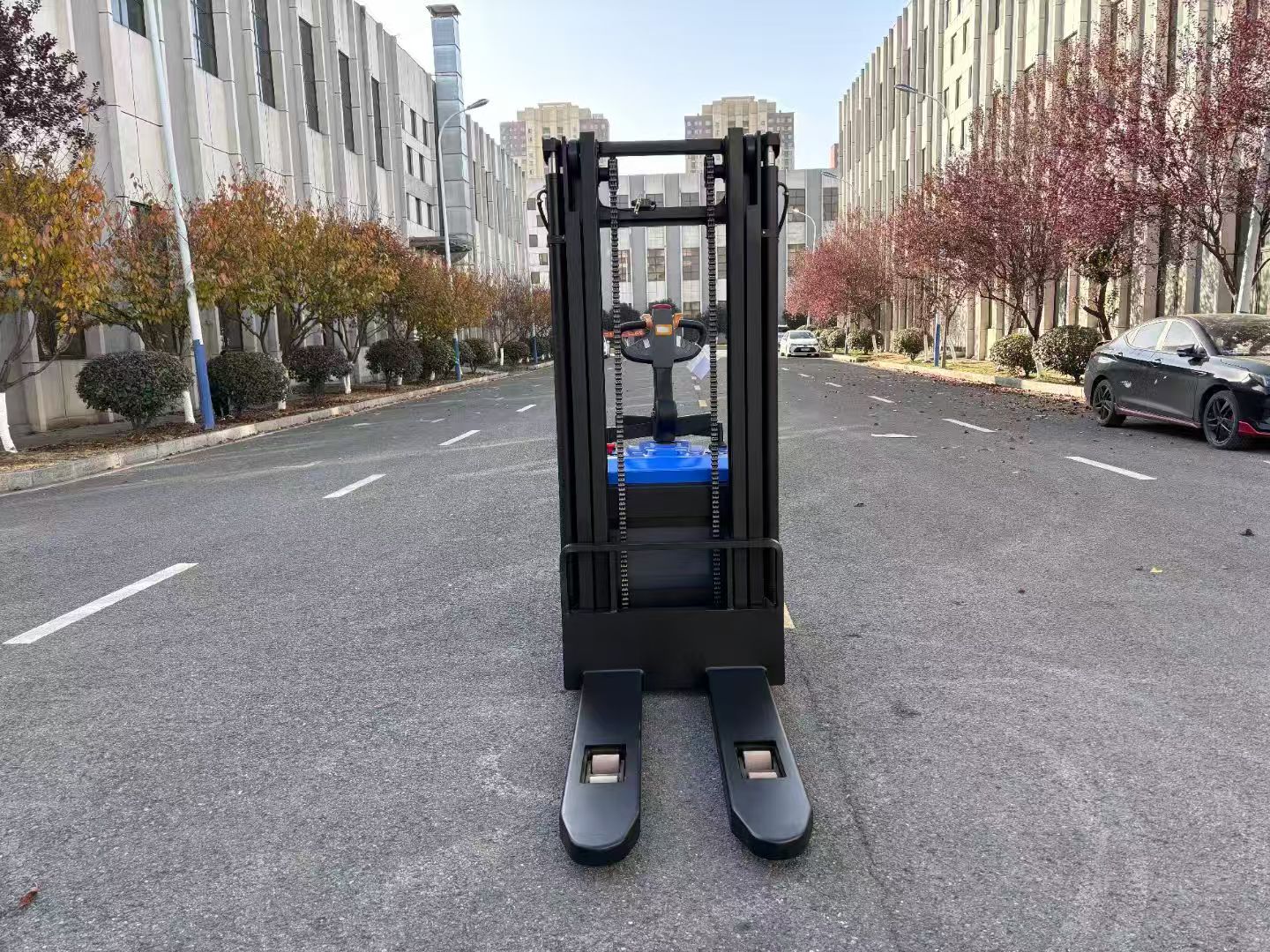 Vlift 2 ton counterbalanced electric stacker lifting height 4m（VS20） 4