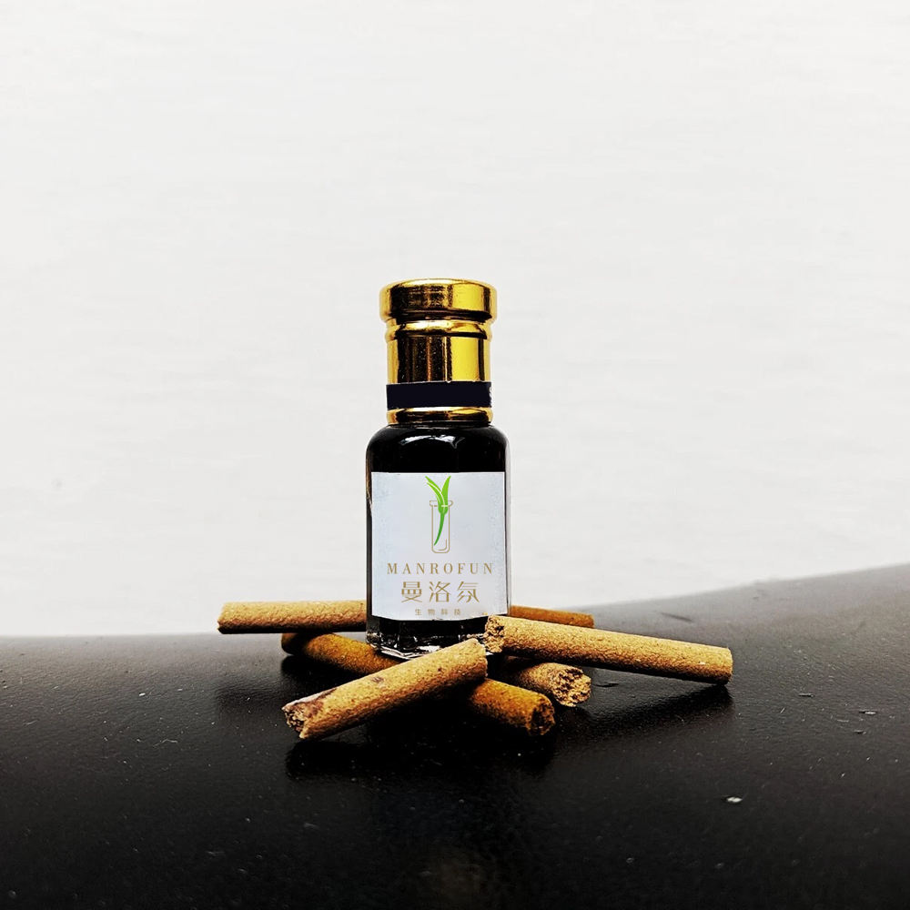 Los aceites esenciales naturales nutren el cuerpo y calman la mente suavemente. 1