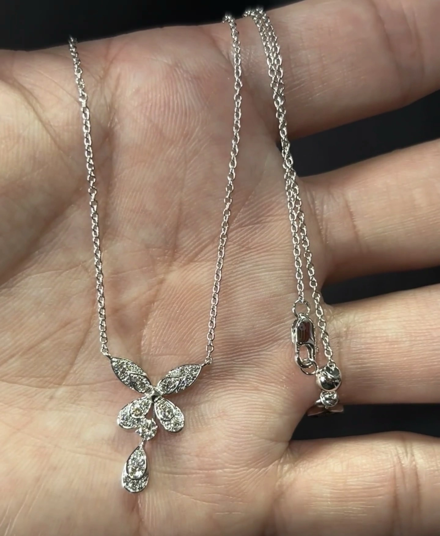 18K White Gold Butterfly pear-shaped pendant necklace 2.05ct Pear and Round Necklace Customized VVS 1