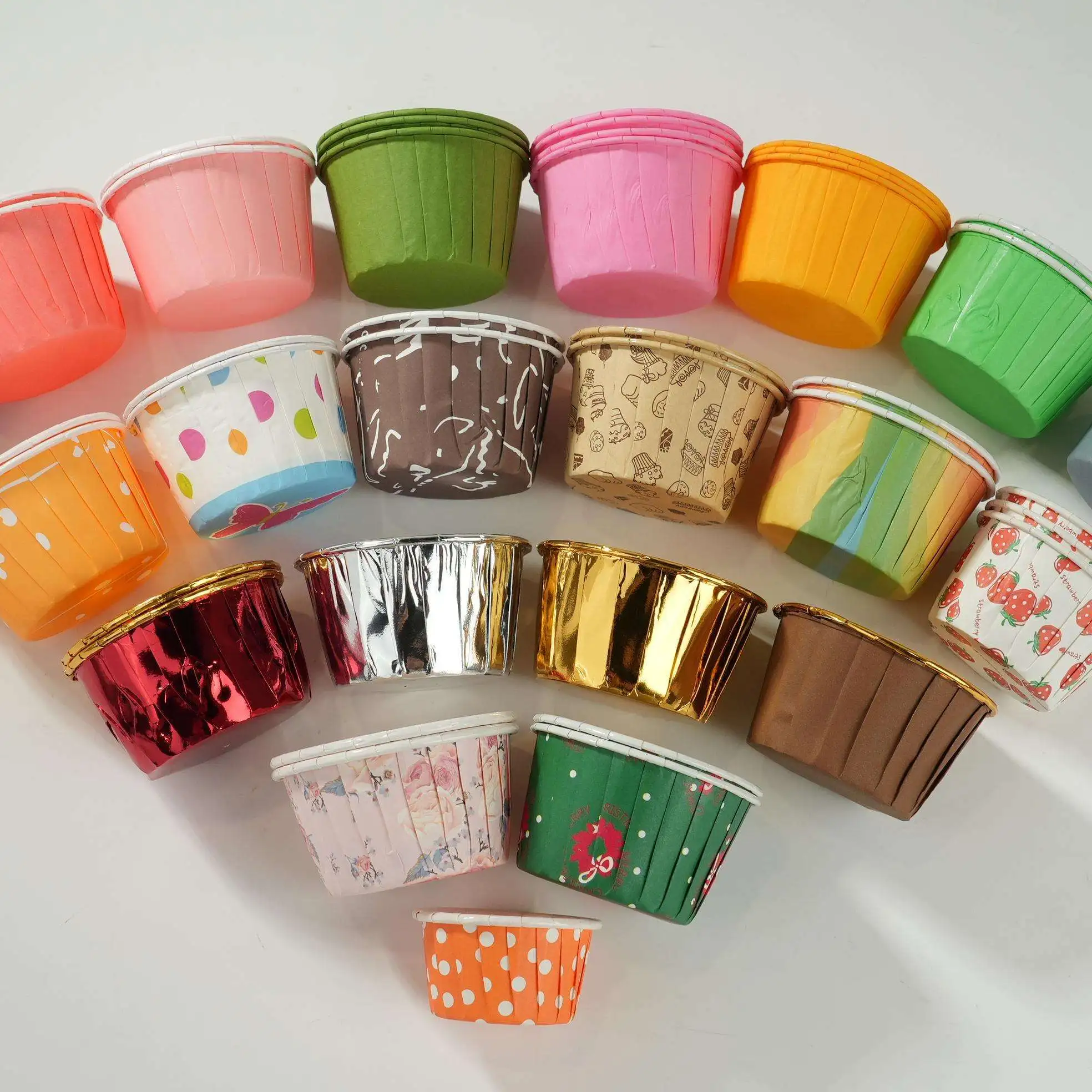 ئۇچامپاك كىچىك تىپتىكى پىشۇرۇش قاچىلىرى – سوس، دورا ۋە ئەۋرىشكە ئېلىش ئۈچۈن مايغا چىداملىق قەغەز قاچىلار 1