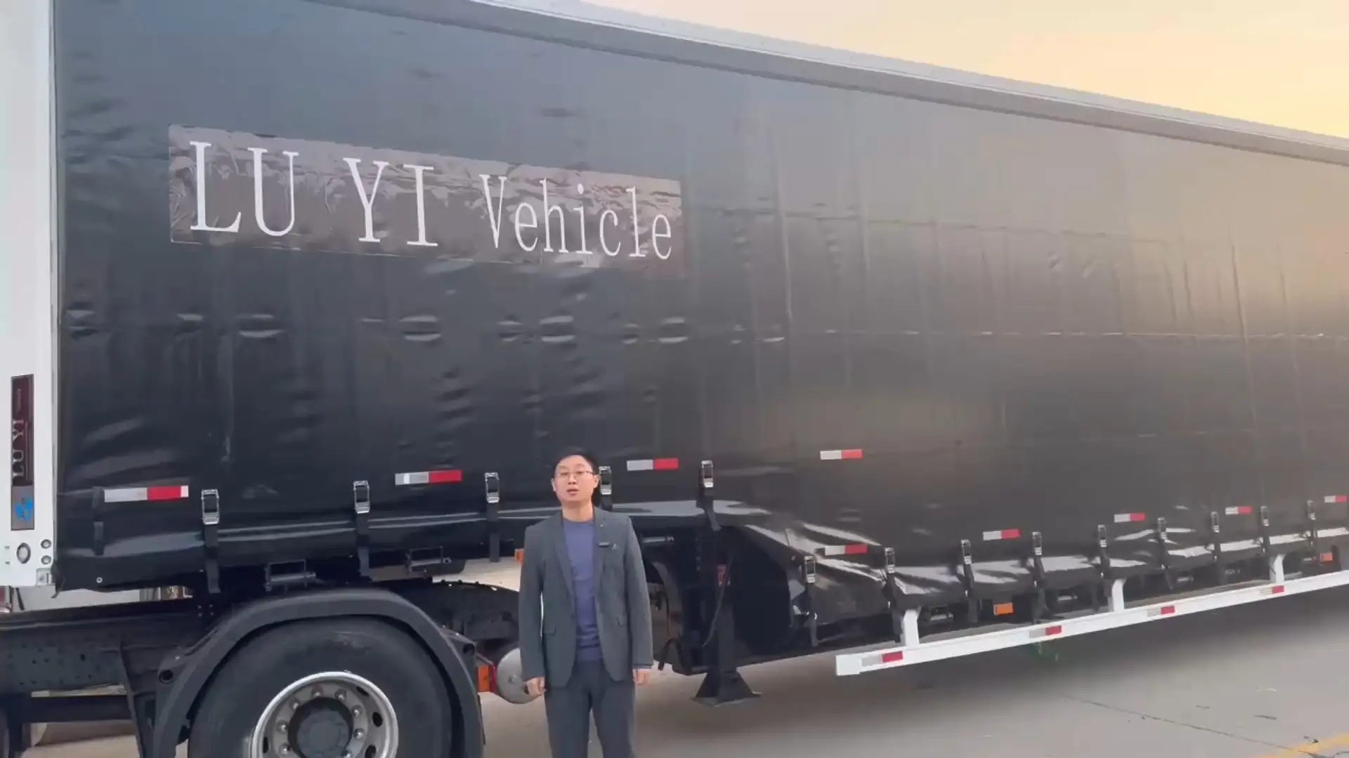 4 оси, тентованный прицеп объемом 120 кубических метров 1