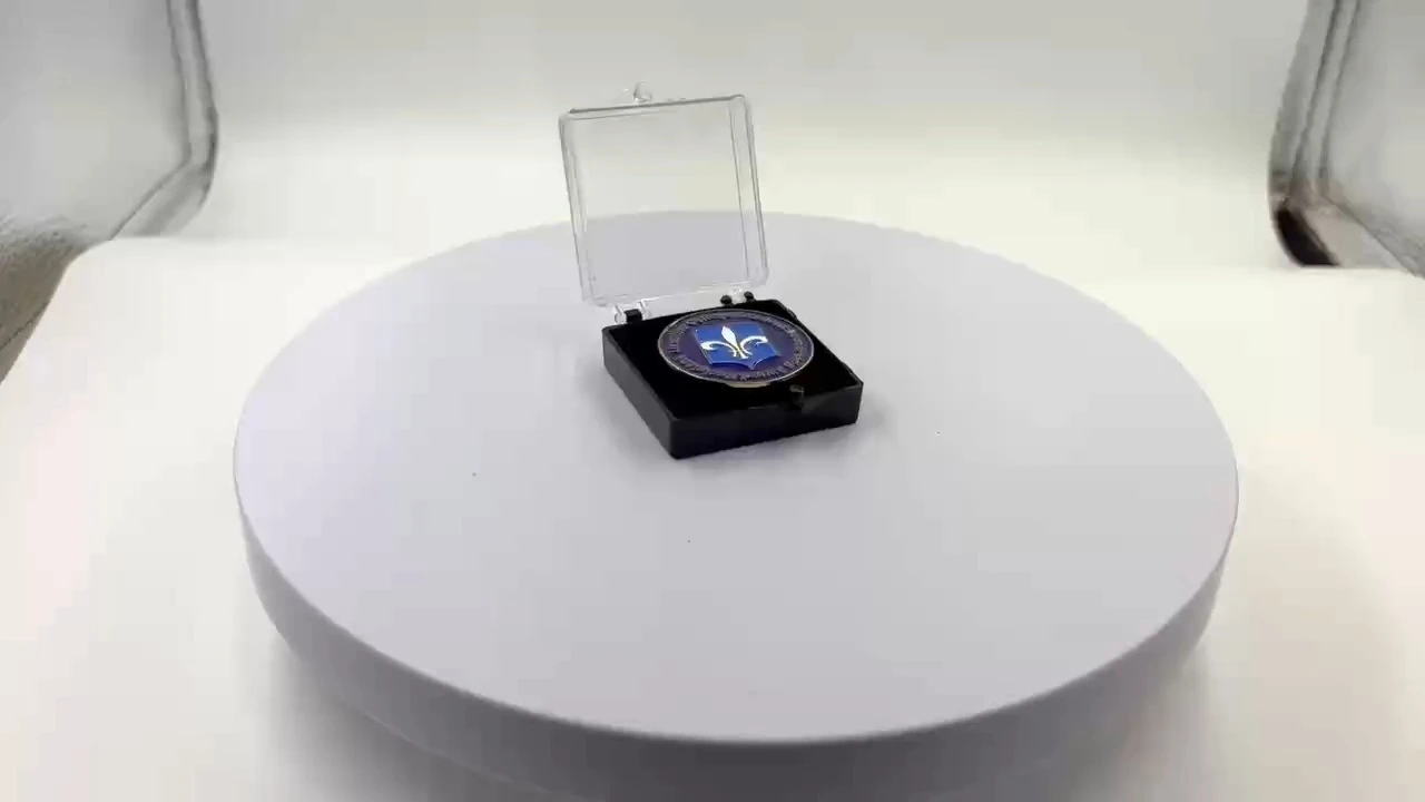 Zinc Alloy Gold-Plated Award Lapel Pin with Display Box 1