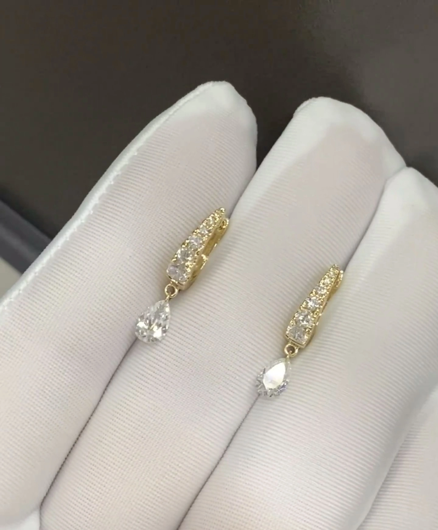 18K Lab Diamond Earrings 1ct Pear and Round Earrings with IGI certification VS 1