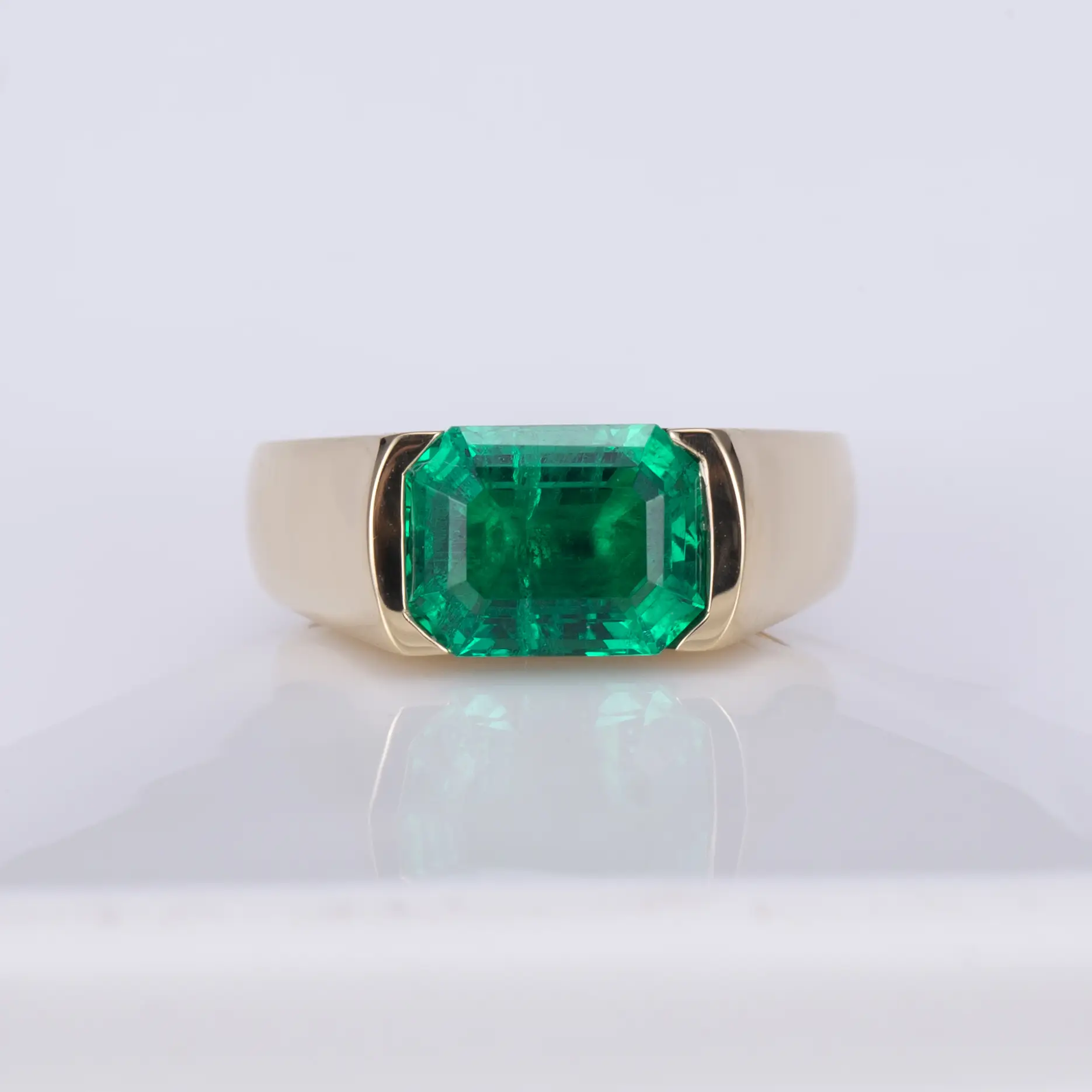 MSR-1233 18 karátos sárgaarany gyűrű 2,3 karátos smaragd csiszolású Columbia smaragd gyűrű Messi ékszerek 1