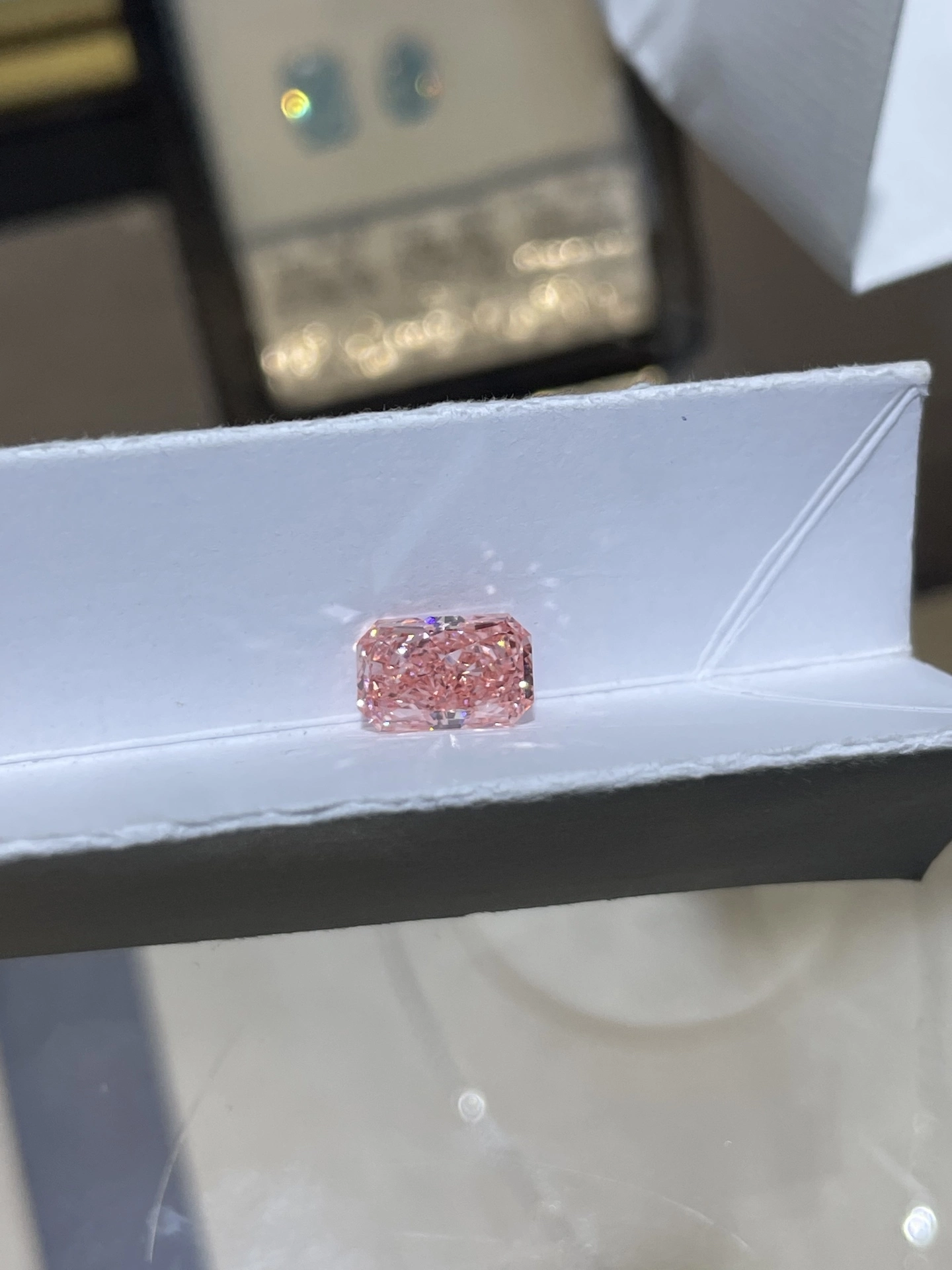 Diamante cultivado en laboratorio VS1 de talla radiante rosa intenso de lujo de 3,16 ct 1