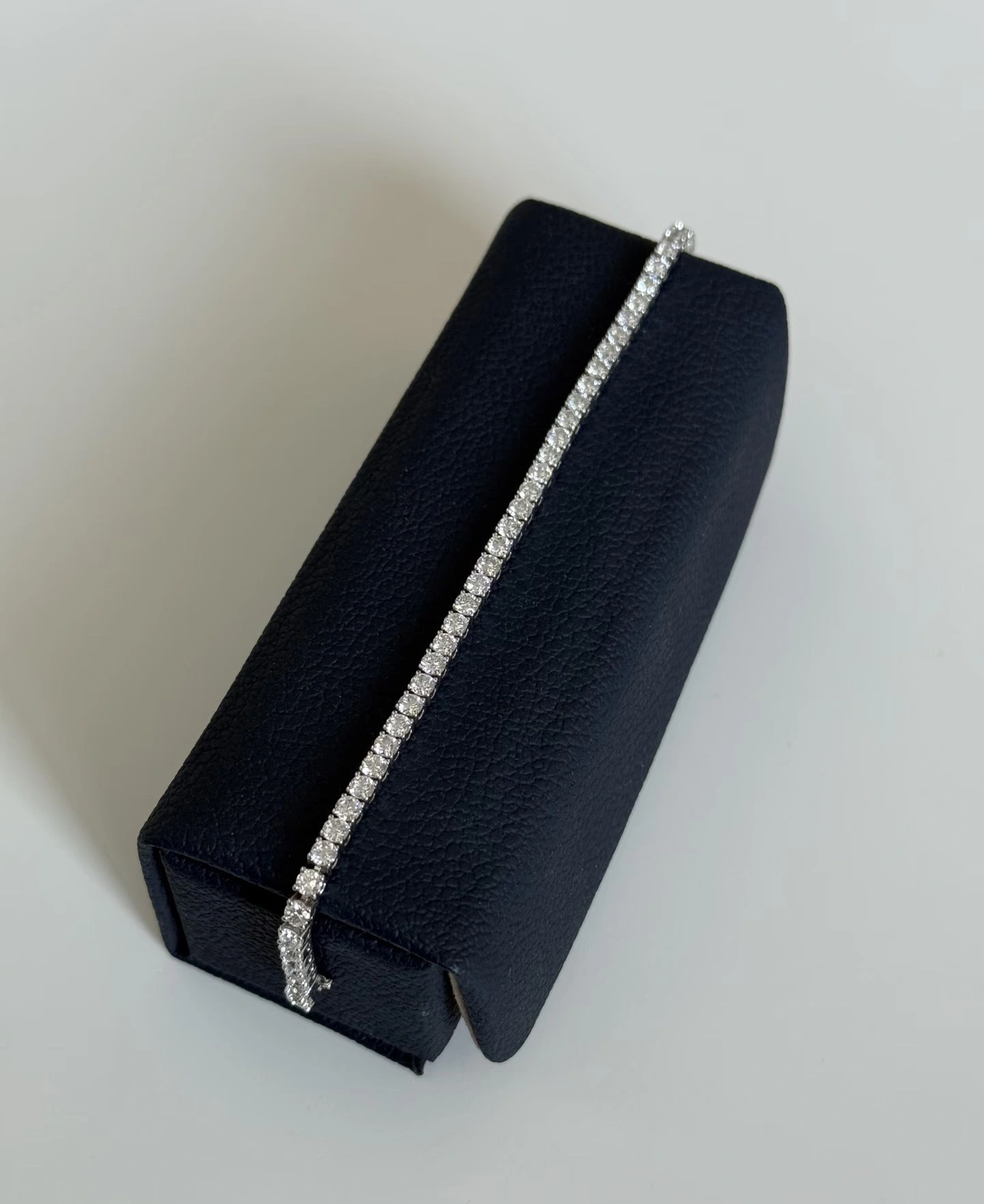 18K White Gold Round Brilliant Cut Lab Grown Diamond Tennis Bracelet 1