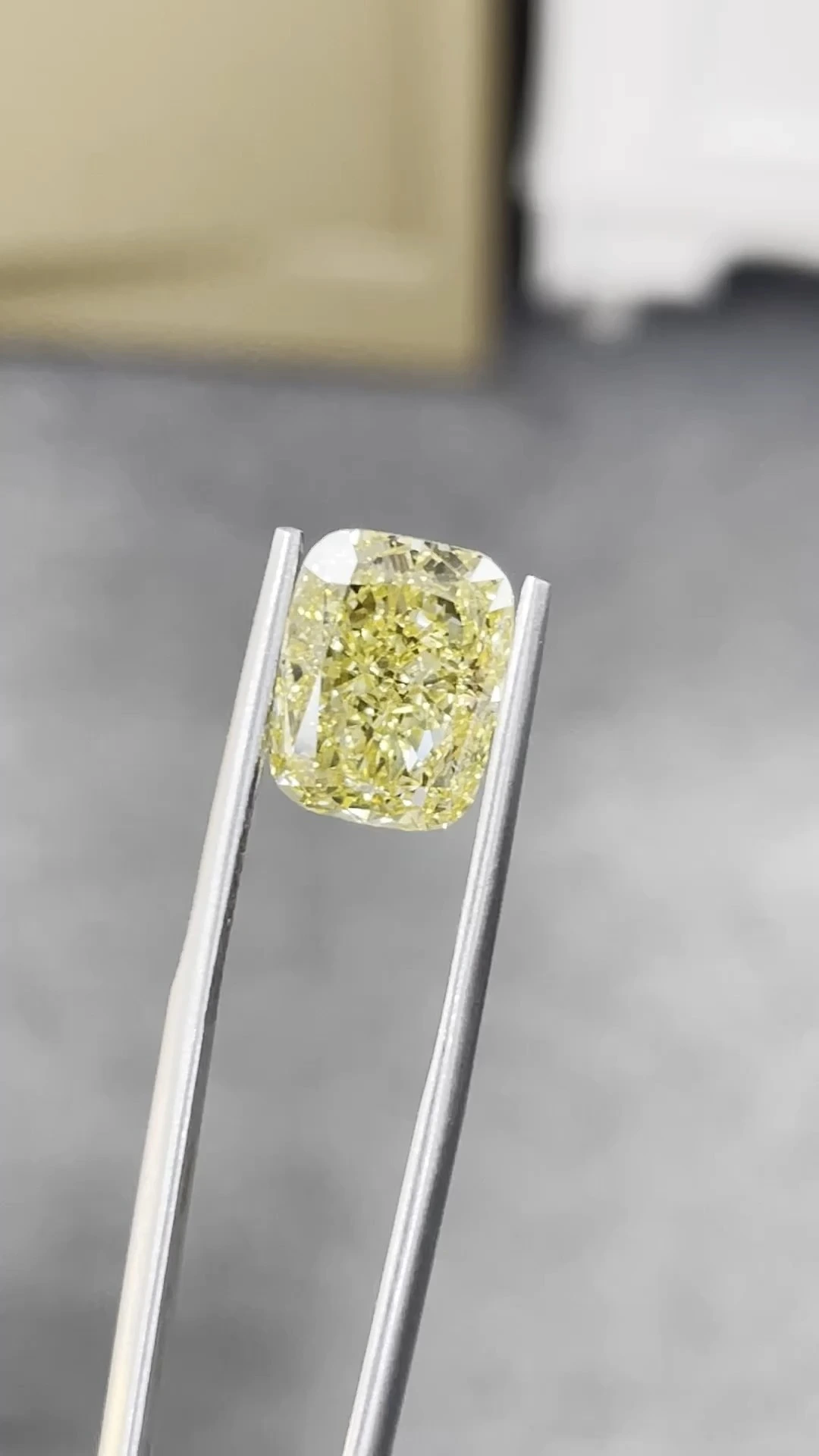 Fancy Vivid Yellow VS1 Cushion Cut Lab Grown Diamond 5.40ct 1
