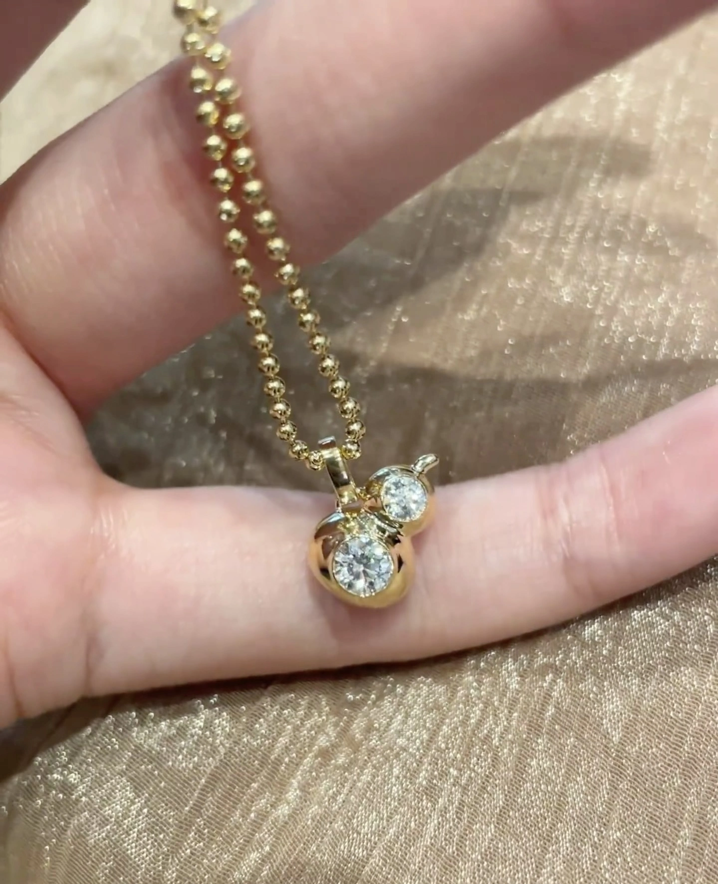 18K Yellow Gold Lab Diamond Necklace 2ct Round Customized gourd necklace with IGI certification 1