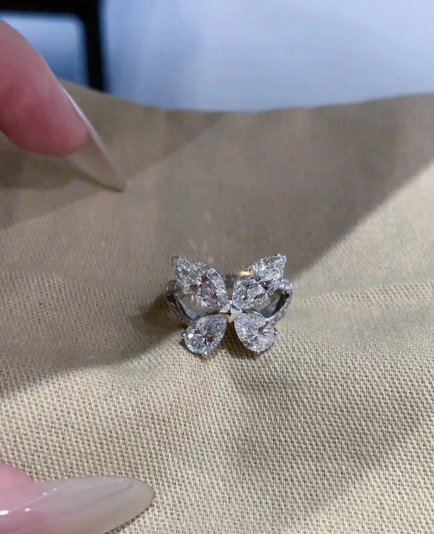 Anillo de diamantes de laboratorio de 18 quilates con incrustaciones de piedras laterales de pera y marquesa de 2 quilates, brazo de anillo, anillos hechos a medida 1