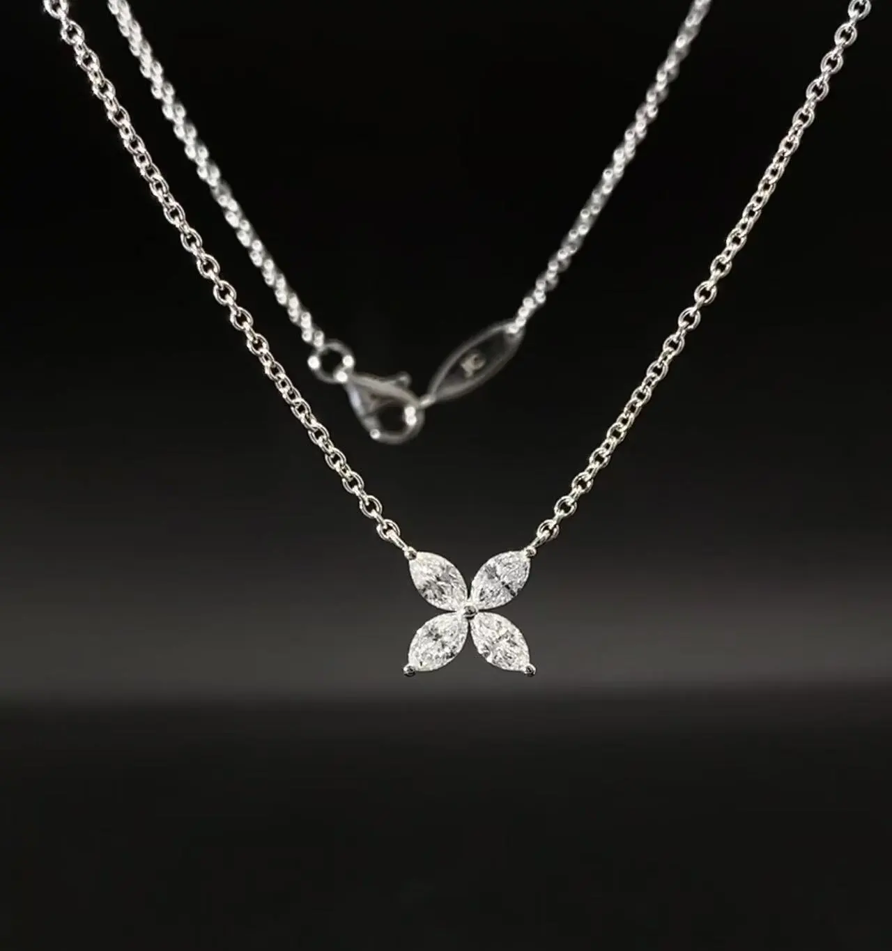 Fine Jewelry Custom 18K White Gold Unique Deaign Lab Grown Diamond Flower Pendant 1