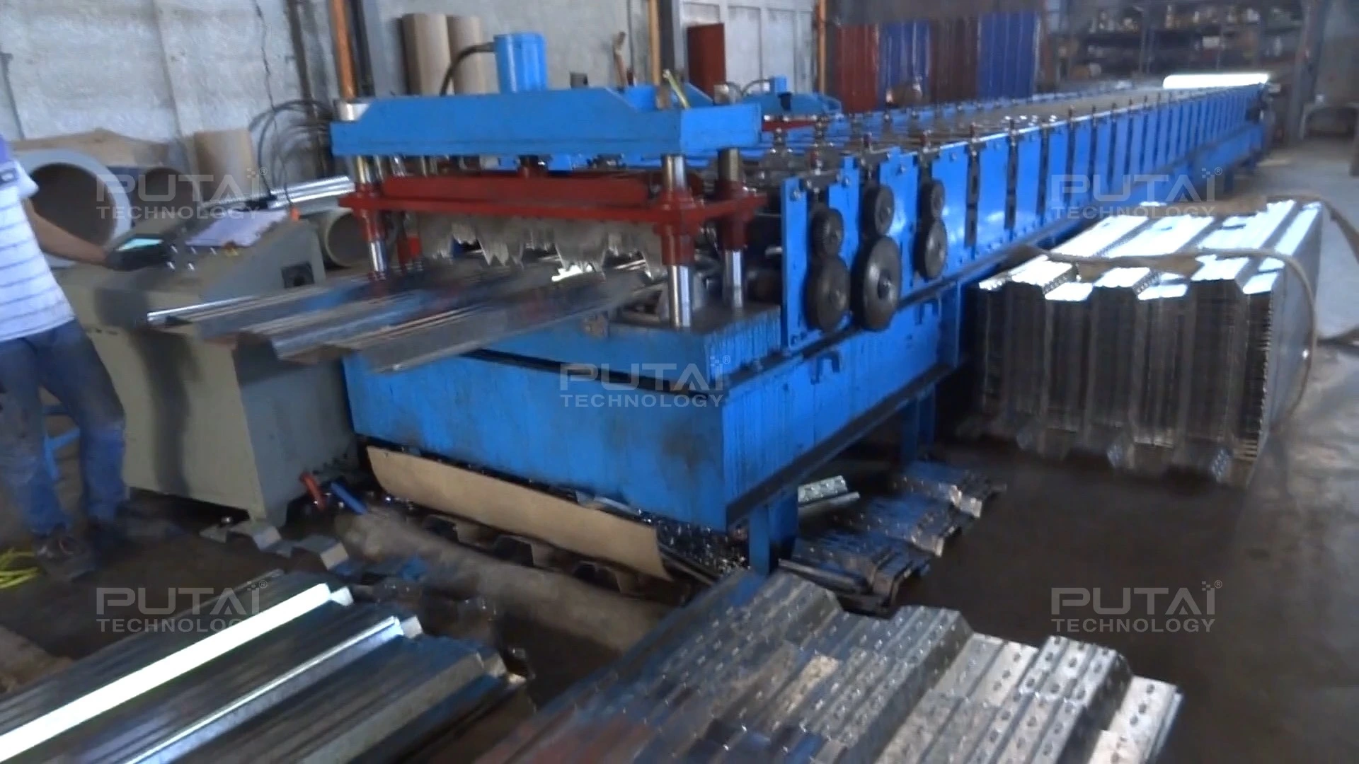 آلة تشكيل ألواح الأرضيات المعدنية المزججة من بوتاي 1