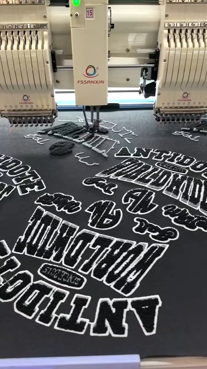 Bróidnéireacht Puff 3D Beacht: Lógónna Saincheaptha go hIomlán le haghaidh  Brandála Éadaí Préimhe | Éadaí Spóirt Lanteng, image size:720x1280