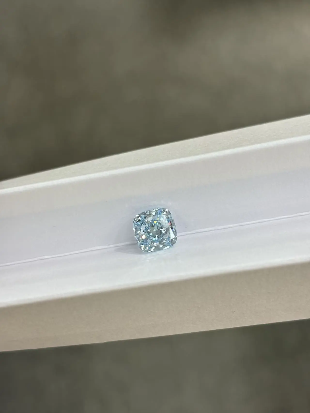 Fine Jewelry Lab Grown Synthetic Fancy Vivid Blue Diamond Cushion Shape VS1 2.20ct IGI Certified 1