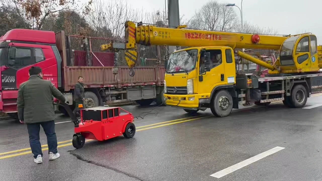 Vlift H130 Industrial Electric Tractor - 13Ton Traction & Maintenance-Free Design 1