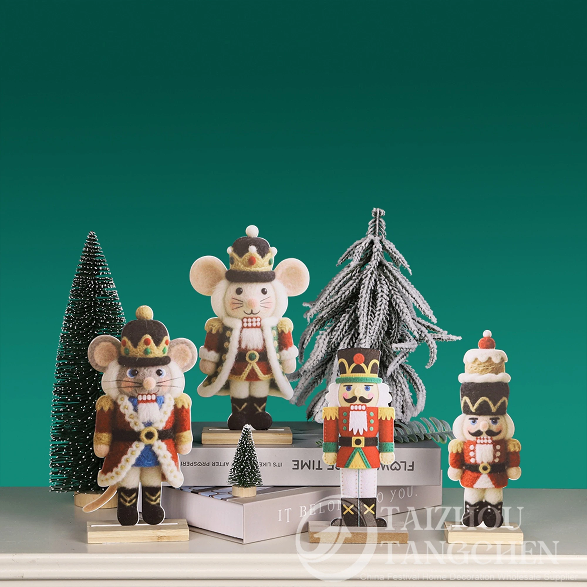 Christmas Tin Nutcracker Mouse King Figurines Set – Nordic Metal Holiday Tabletop Decorations with Mini Christmas Trees 1