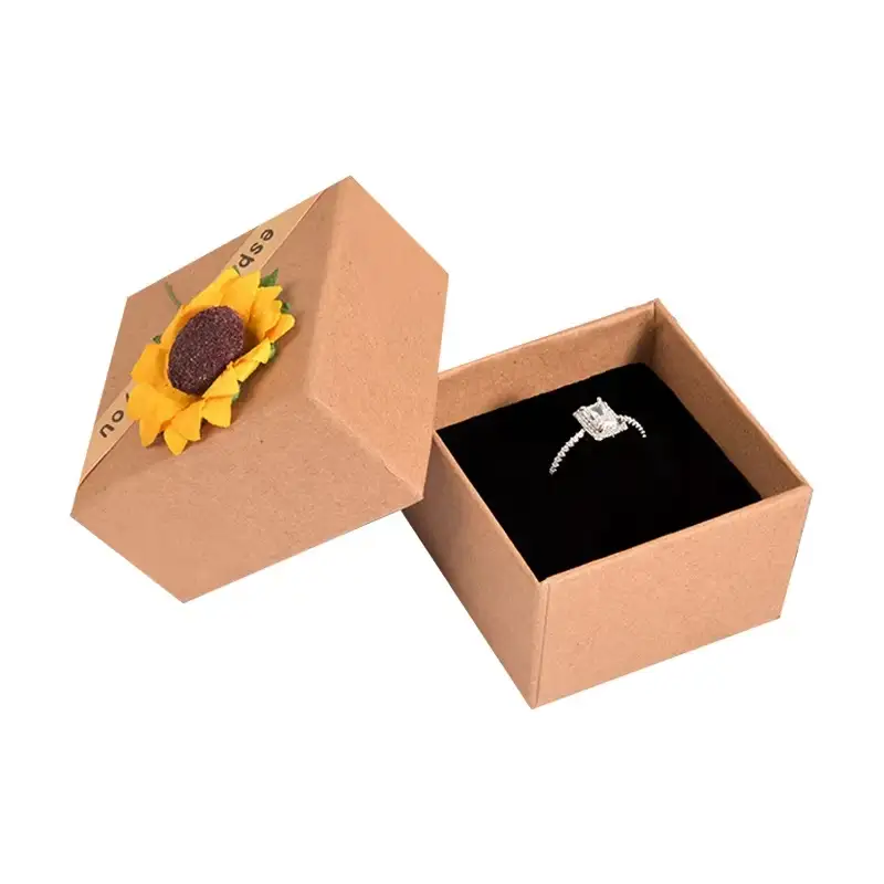 علبة خواتم زفاف صغيرة بغطاء وقاعدة مزينة بشعار عباد الشمس، مخصصة للعروسين، مع غطاء وقاعدة من الورق المقوى الأصفر وإغلاق مغناطيسي. 1