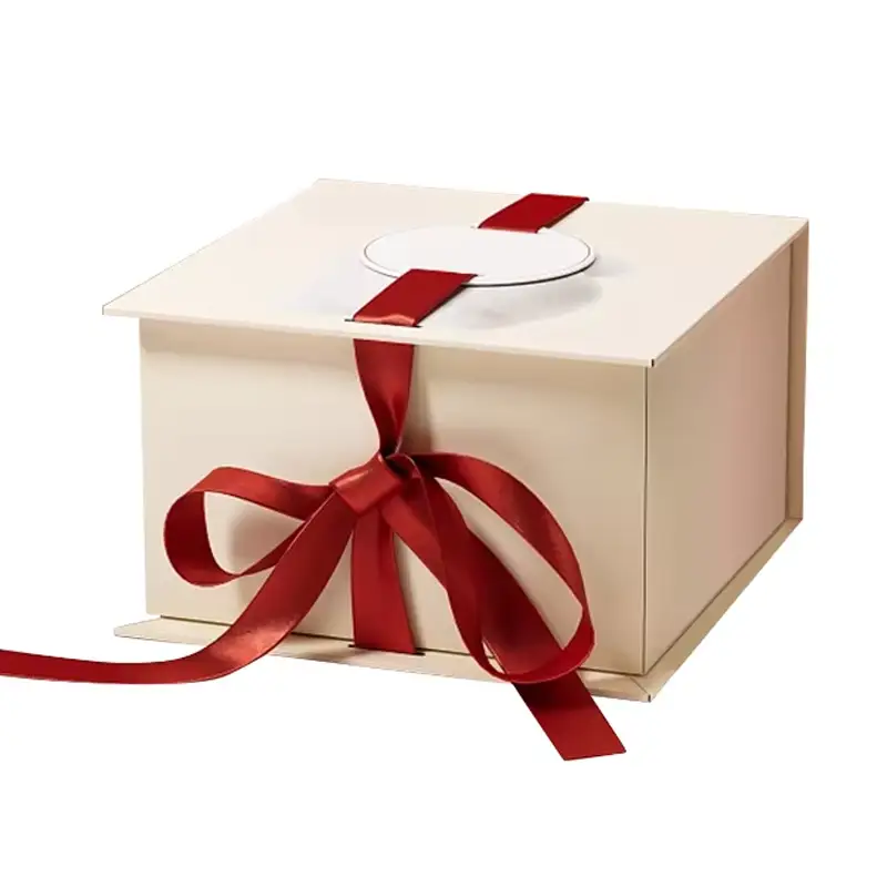 علب شوكولاتة مربعة الشكل قابلة لإعادة التدوير من الكرتون، مغلفة بشريط لامع، بتصميم كتابي، مثالية كهدية شوكولاتة بيضاء لعيد الحب. 1