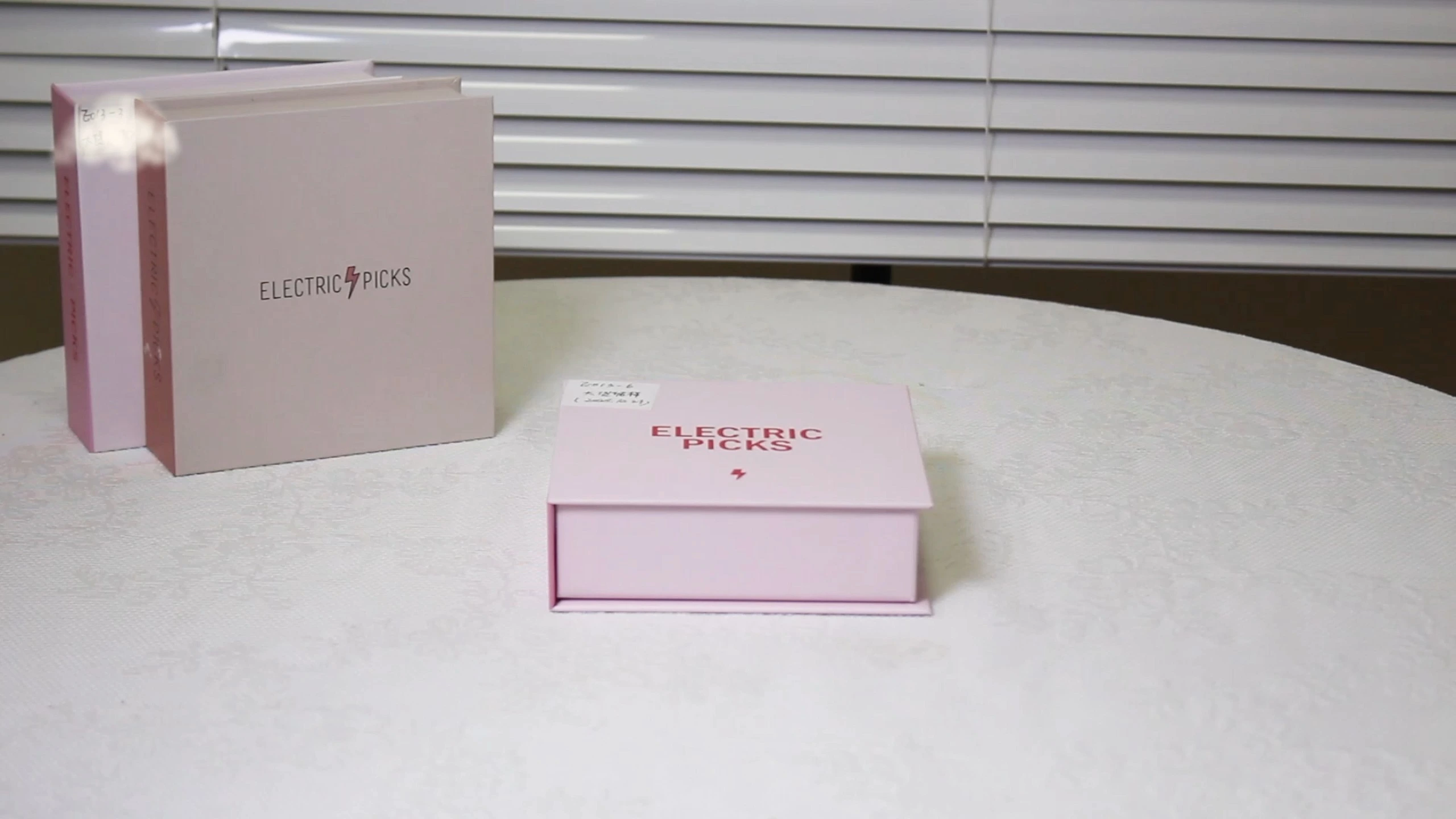 CF Custom Luxury Eco-Friendly Rigid Paper Packaging Magnetic Closure Gift Box Recycled Materials Matte Clamshell Empty Box 1