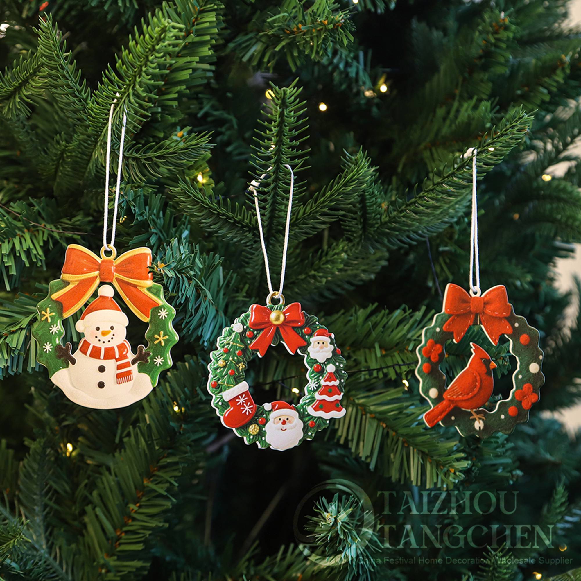 Adornos navideños de metal con forma de corona: adornos vintage de hojalata para colgar en el árbol de Navidad. 2
