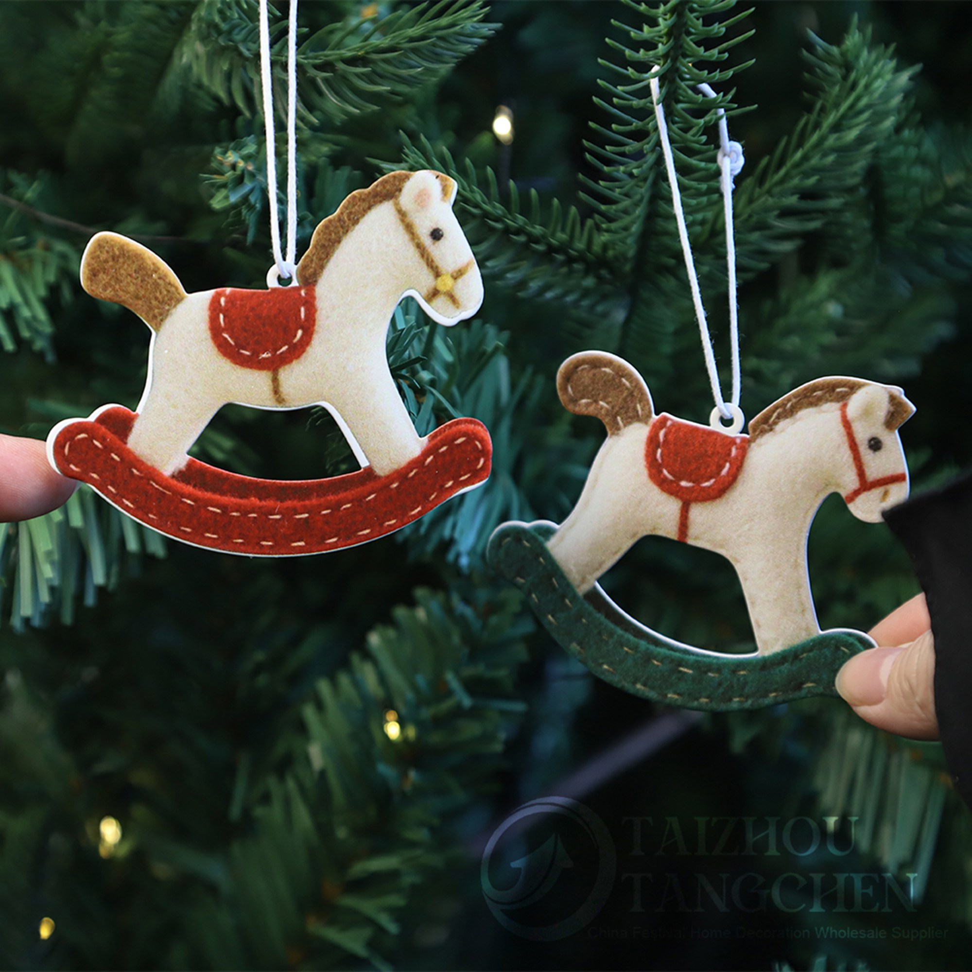 Adornos navideños colgantes de circo de hojalata: carrusel de metal y caballito balancín para el árbol. 4