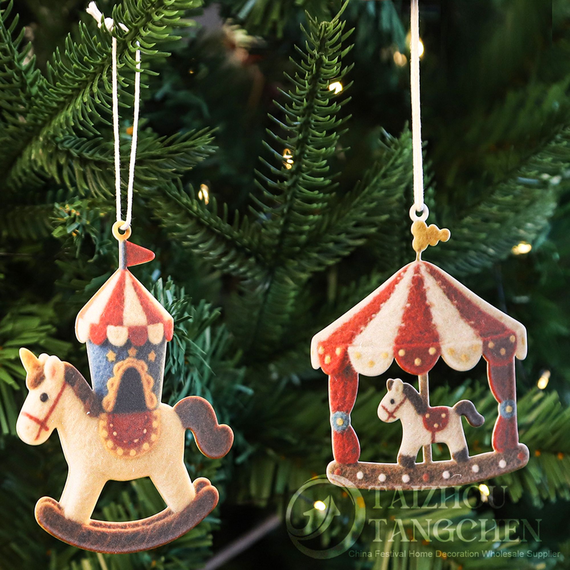 Adornos navideños colgantes de circo de hojalata: carrusel de metal y caballito balancín para el árbol. 2