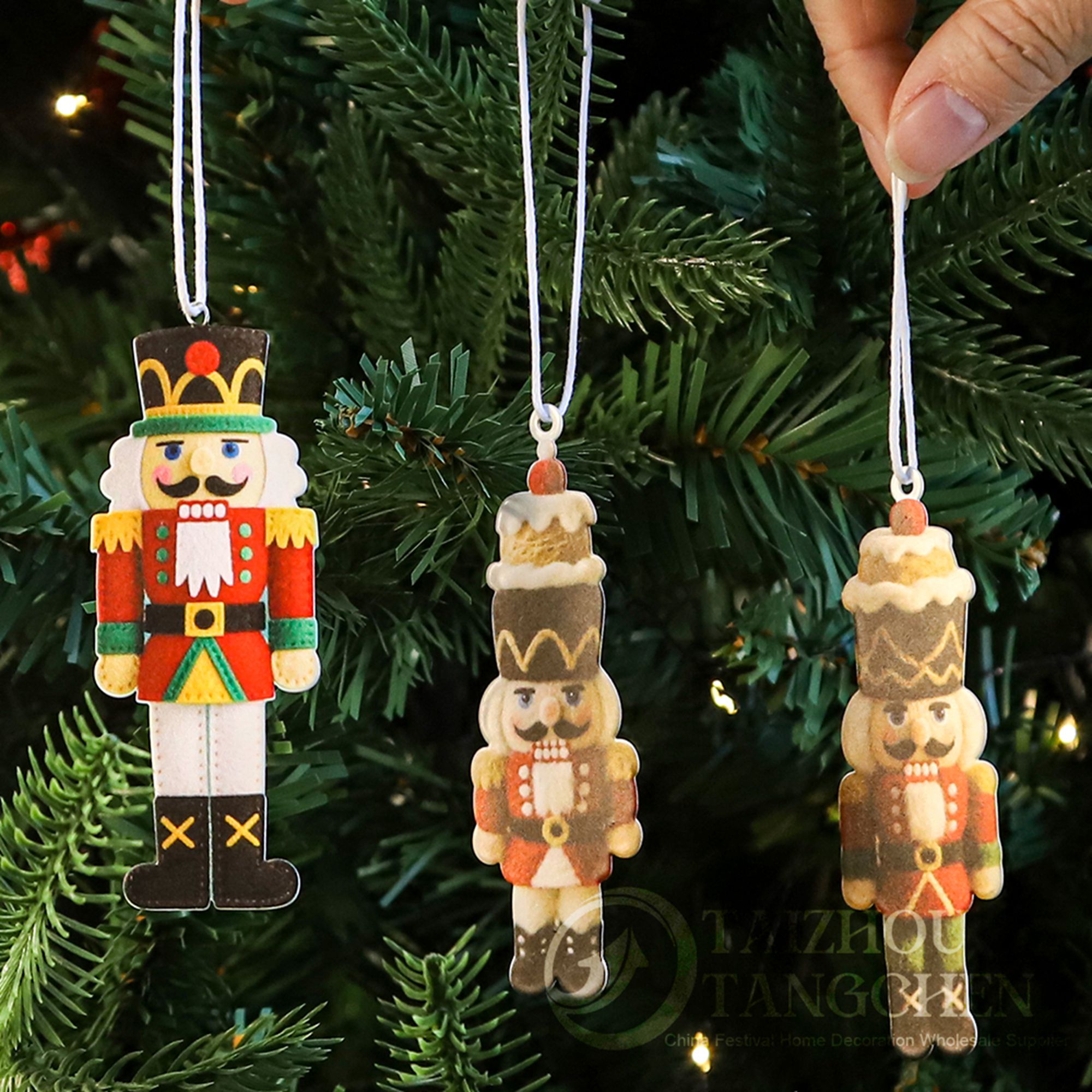 Cascanueces de hojalata para colgar en el circo navideño – Adornos metálicos para árbol con forma de ratón y soldado 3